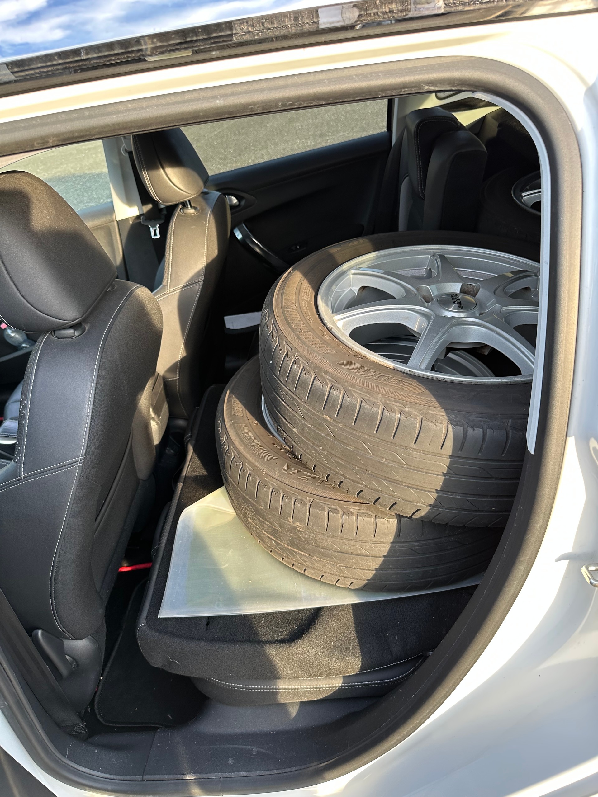 PEUGEOT 2008 1.6 BlueHDi Féline-image-9