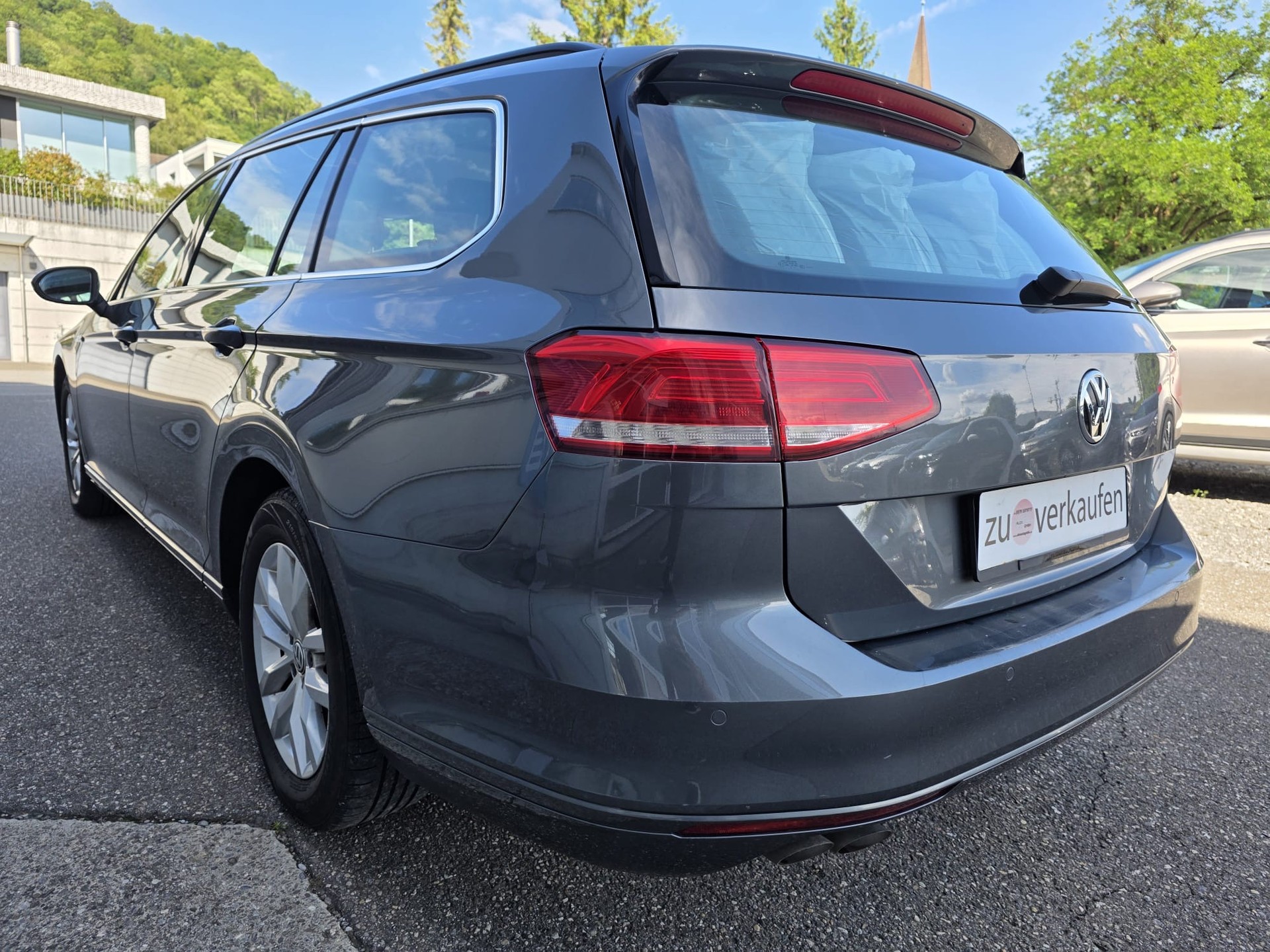 VW Passat Variant 2.0 TDI BMT Highline DSG 4Motion-image-3