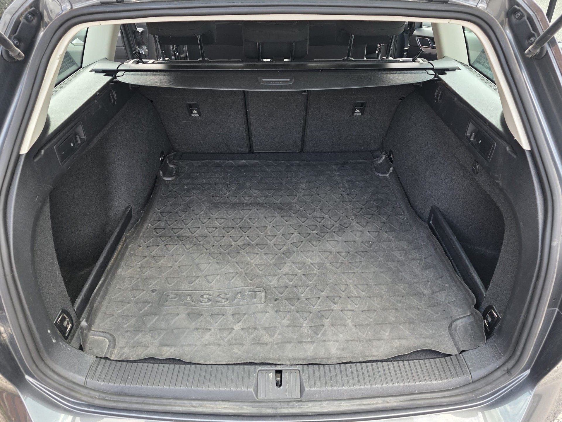 VW Passat Variant 2.0 TDI BMT Highline DSG 4Motion-image-12