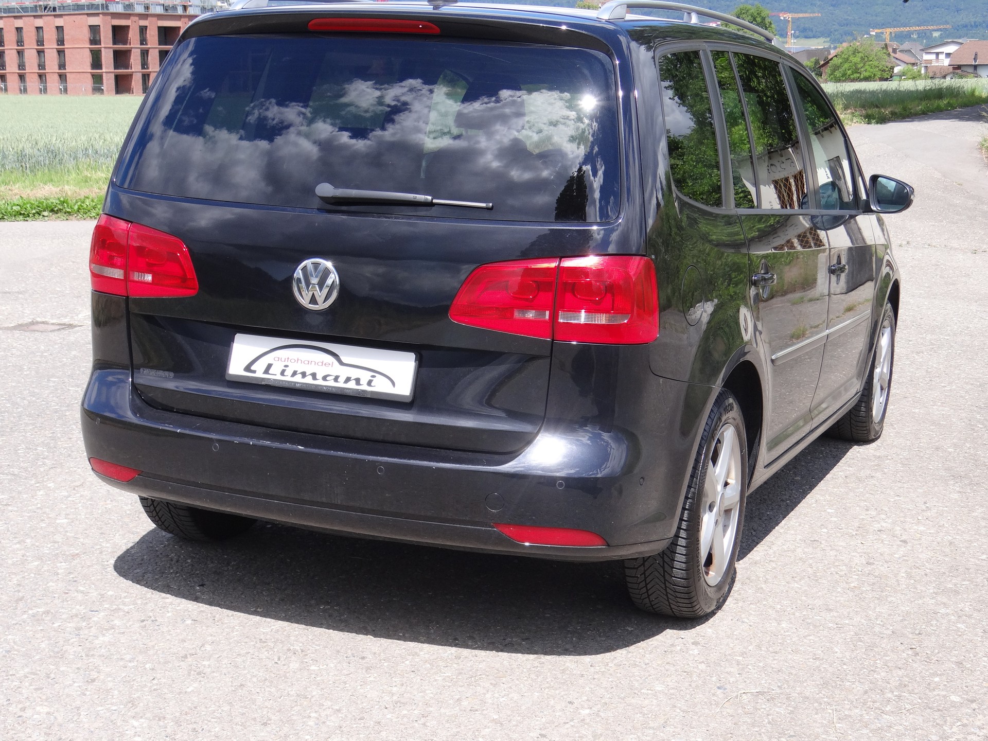 VW Touran 2.0 TDI Highline DSG-image-4