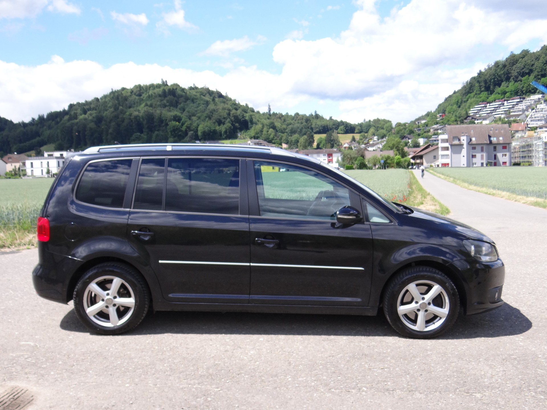 VW Touran 2.0 TDI Highline DSG-image-3