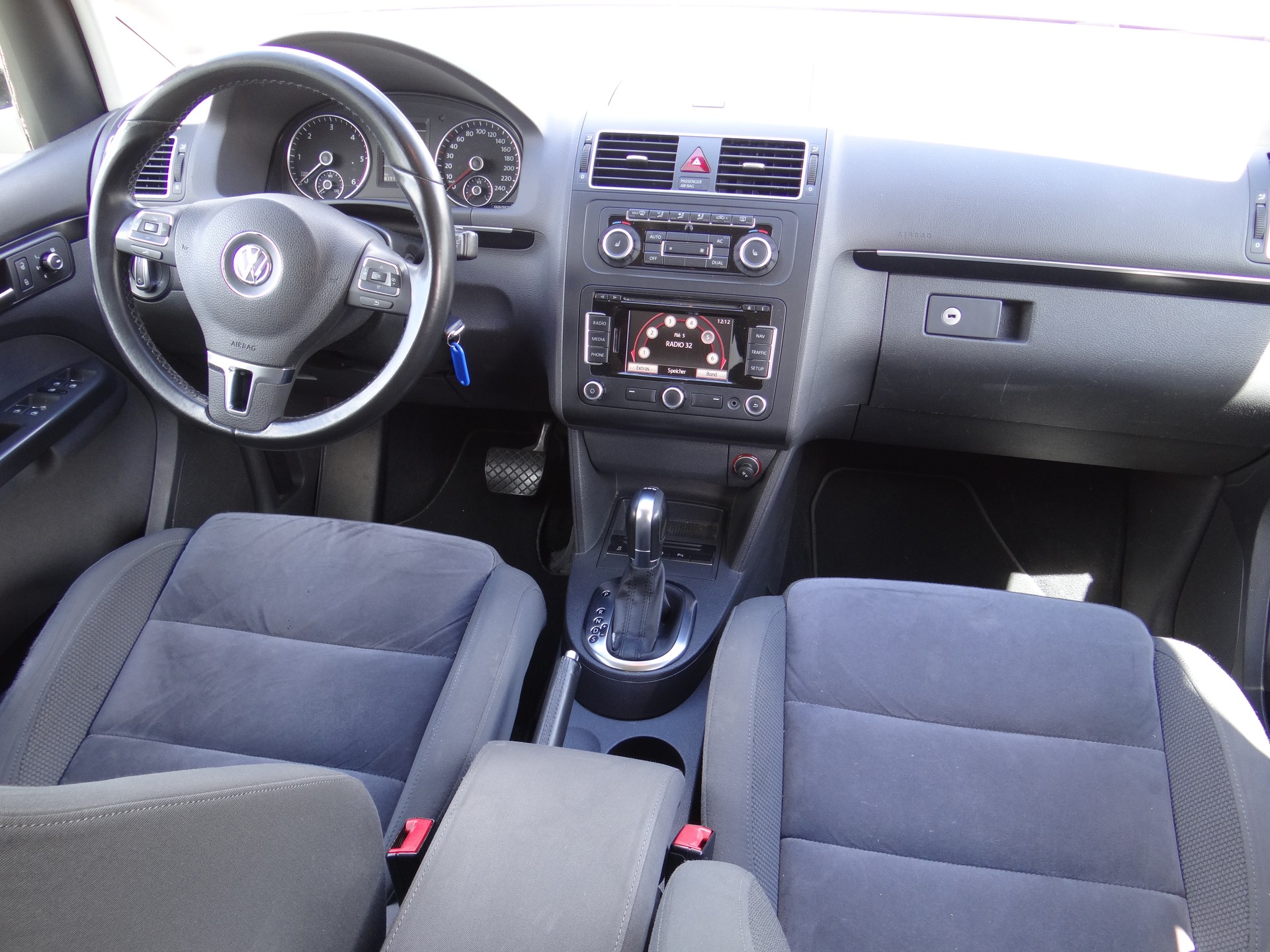 VW Touran 2.0 TDI Highline DSG-image-7