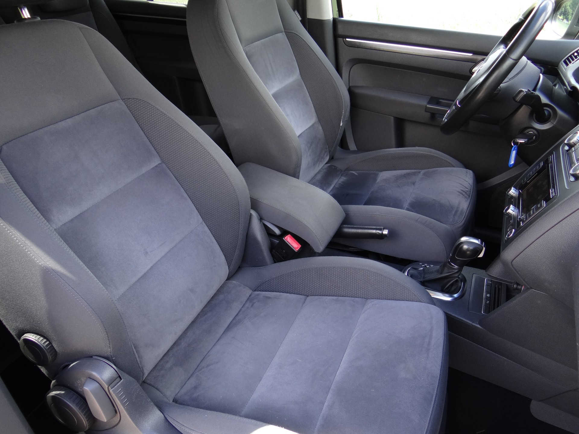 VW Touran 2.0 TDI Highline DSG-image-9