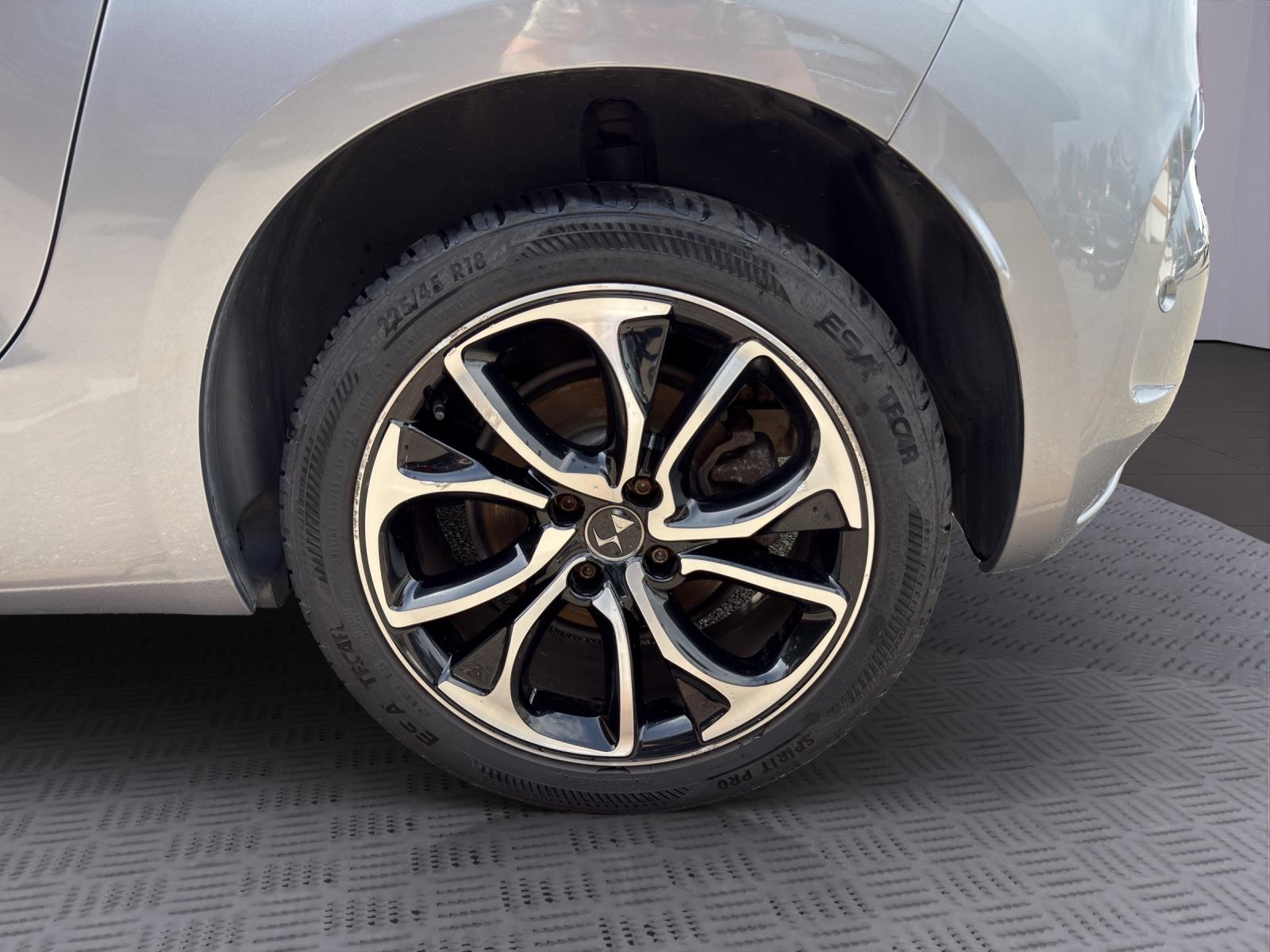 DS AUTOMOBILES 4 1.6 THP 210 Sport Chic-image-11