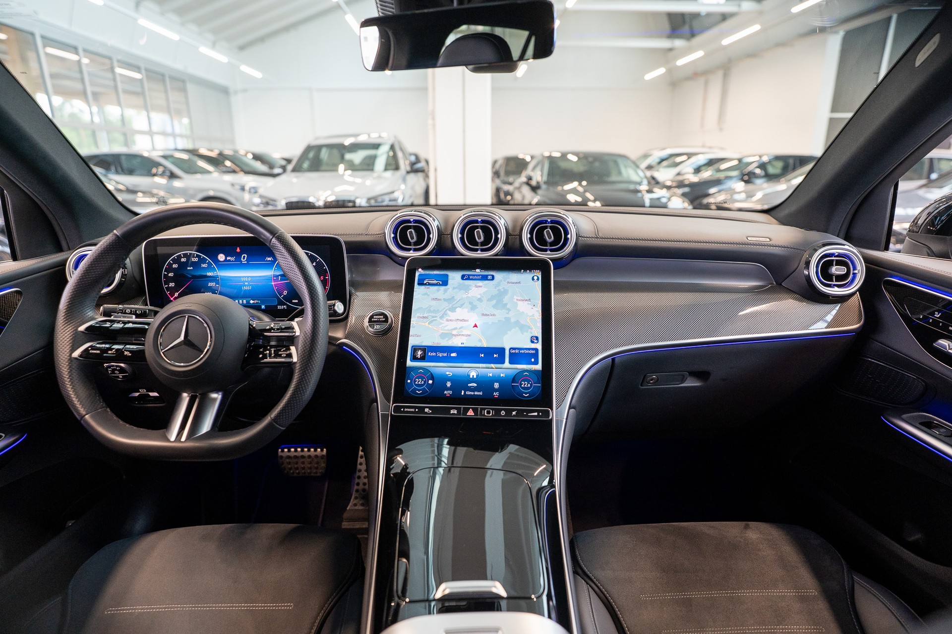MERCEDES-BENZ GLC 300 d AMG Line 4matic / Rückfahrkamera / el.Sitze / Ambientebeleuchtung-image-16