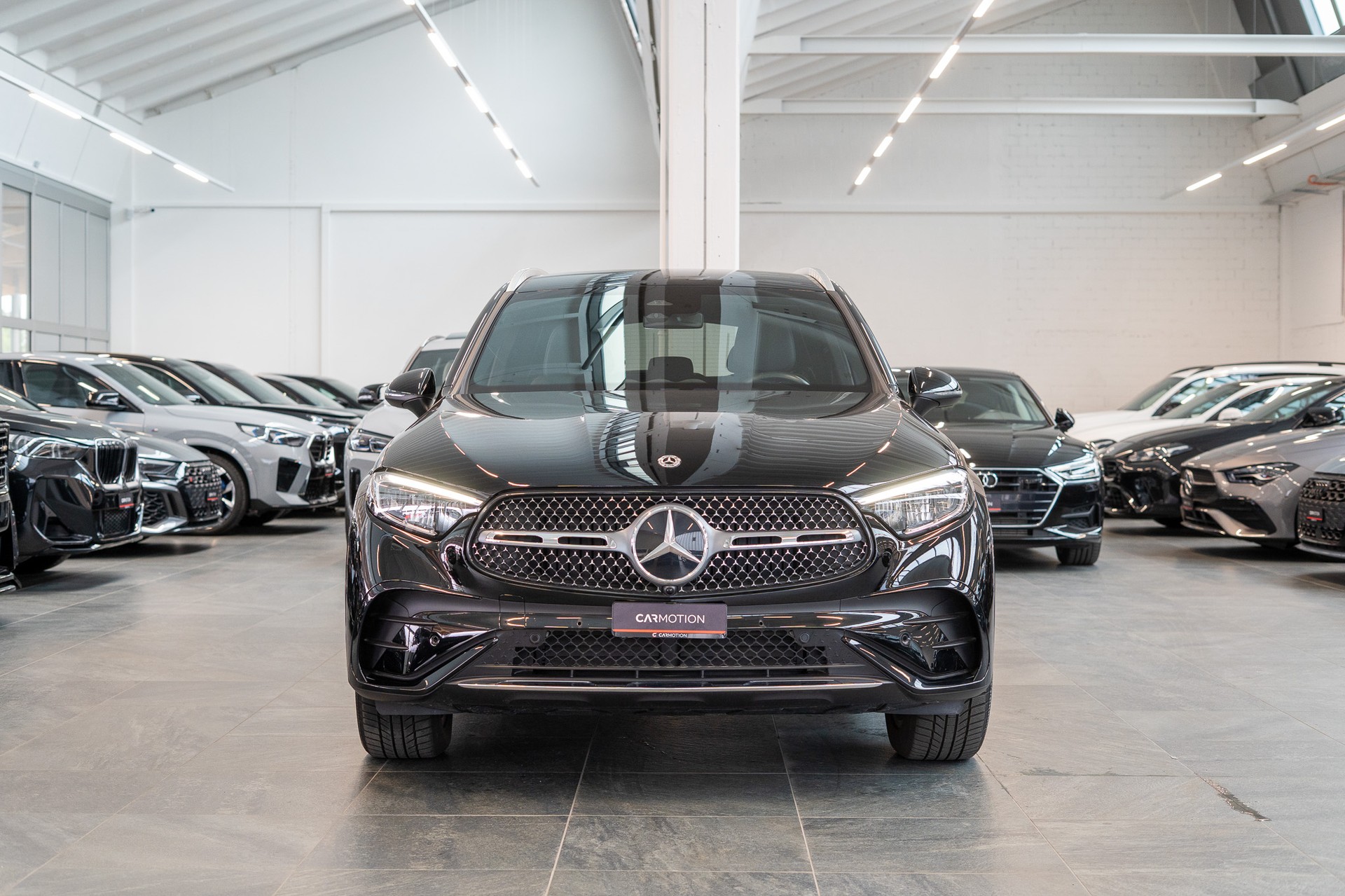 MERCEDES-BENZ GLC 300 d AMG Line 4matic / Rückfahrkamera / el.Sitze / Ambientebeleuchtung-image-1