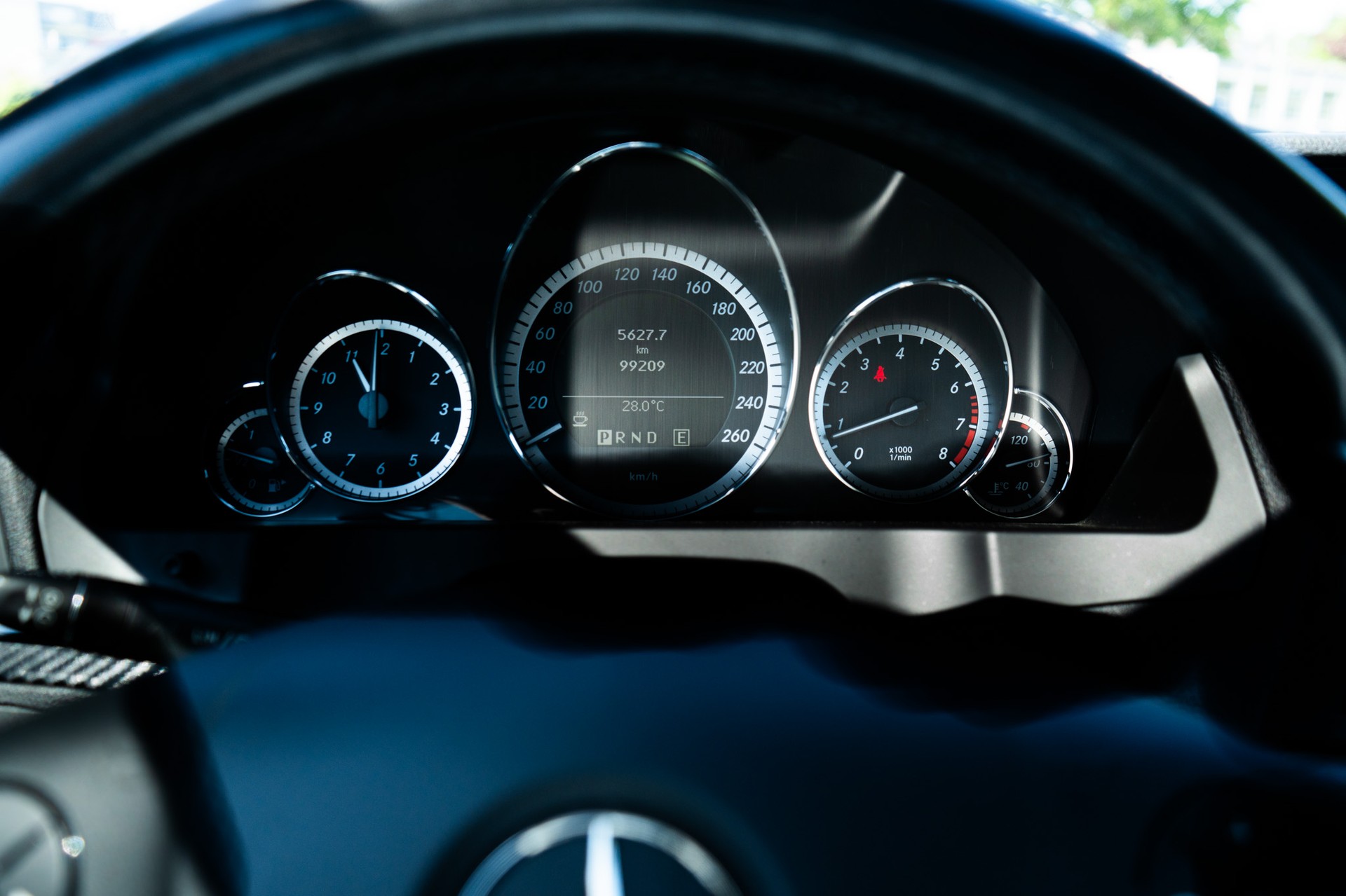 MERCEDES-BENZ E 250 CGI BlueEF-image-15