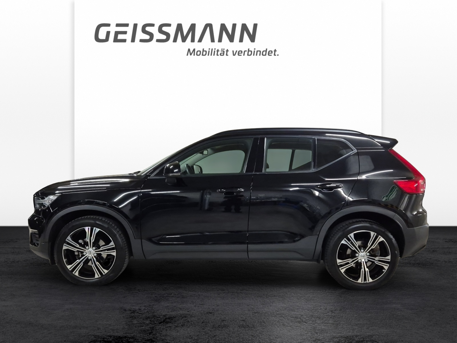 VOLVO XC40 1.5 T3 Momentum Light-image-2