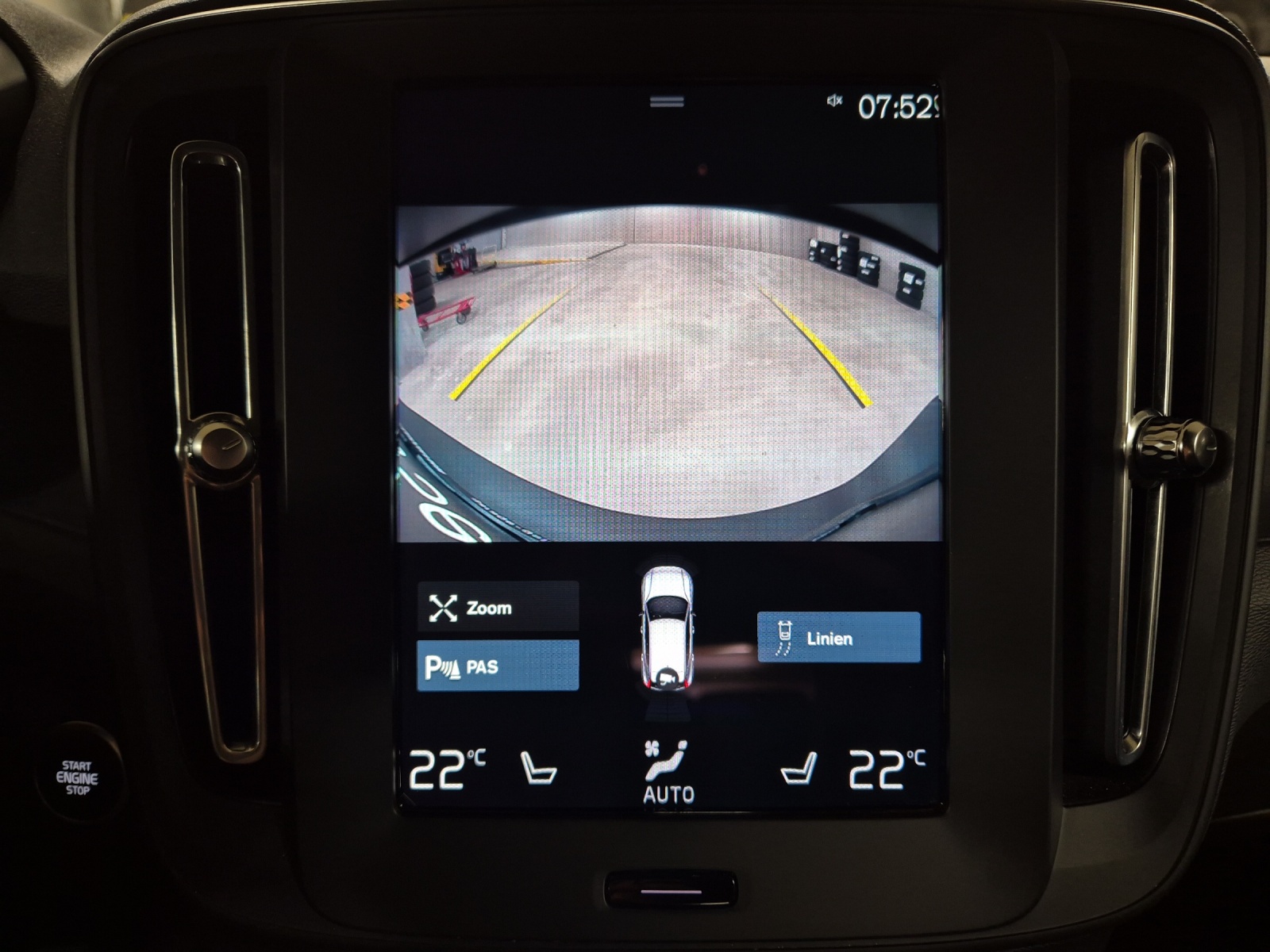 VOLVO XC40 1.5 T3 Momentum Light-image-11