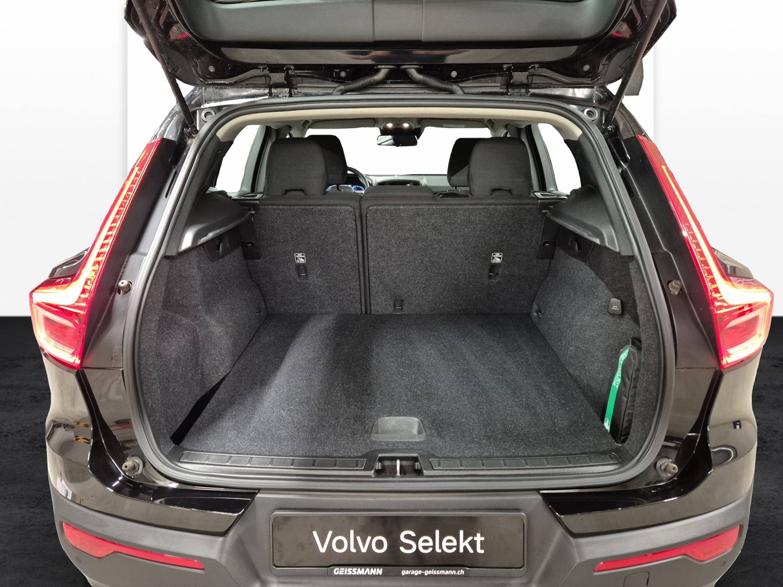 VOLVO XC40 1.5 T3 Momentum Light-image-18