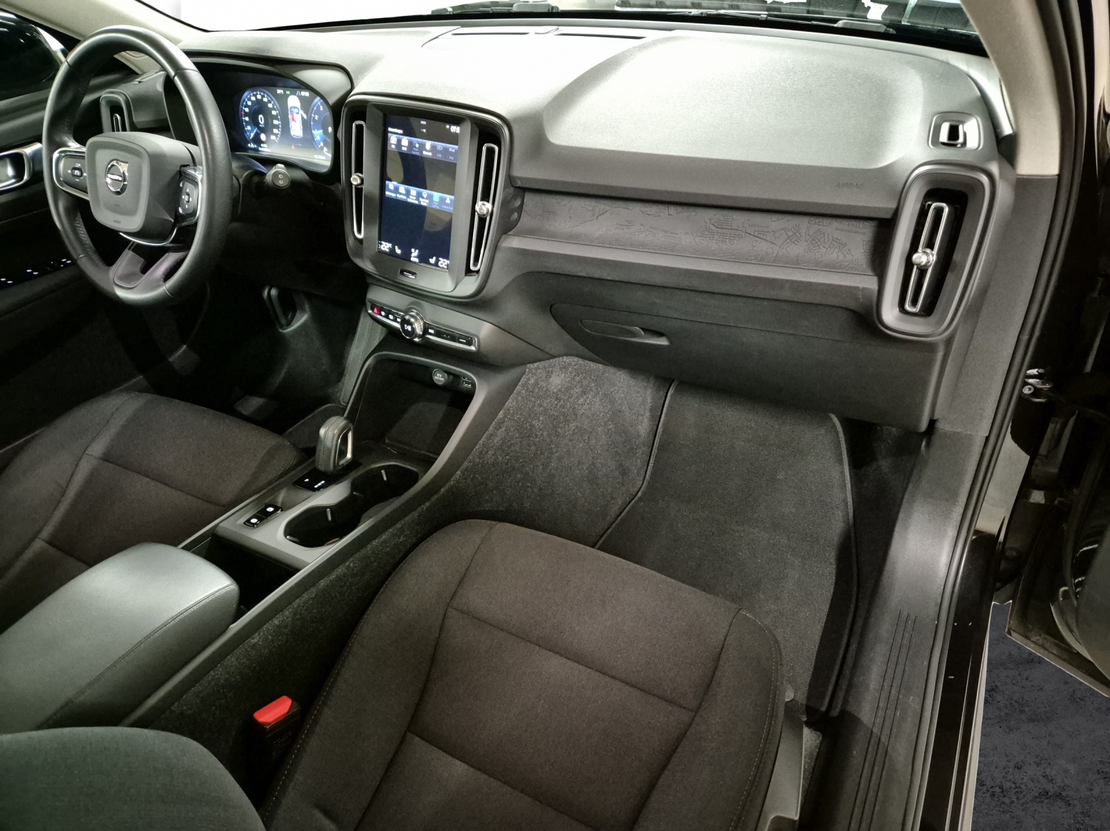 VOLVO XC40 1.5 T3 Momentum Light-image-10