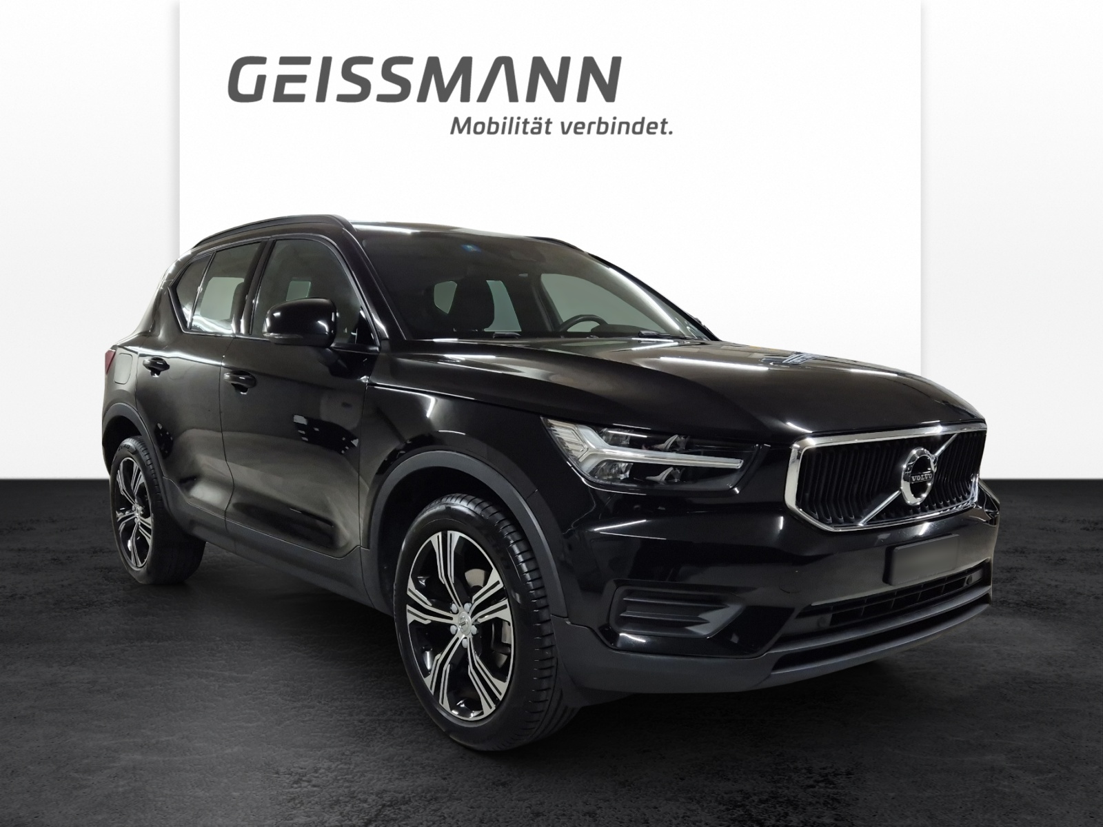 VOLVO XC40 1.5 T3 Momentum Light-image-1