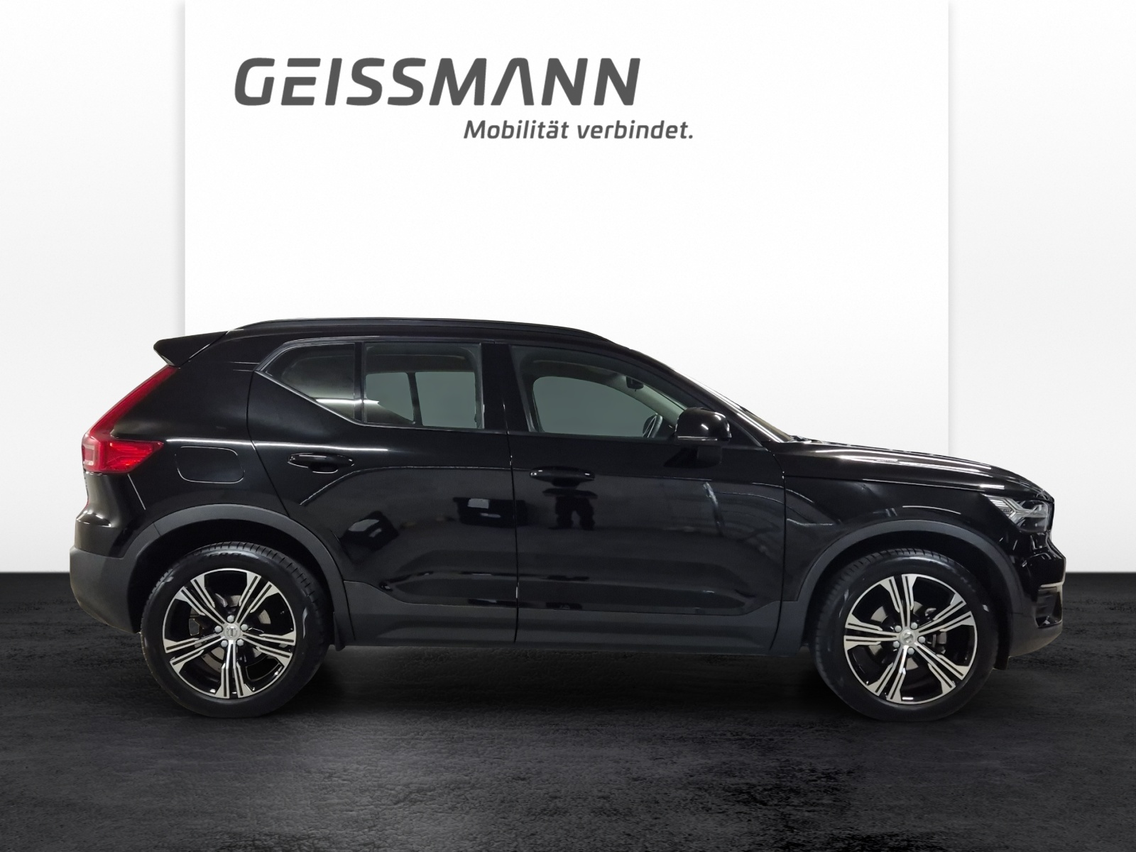 VOLVO XC40 1.5 T3 Momentum Light-image-3