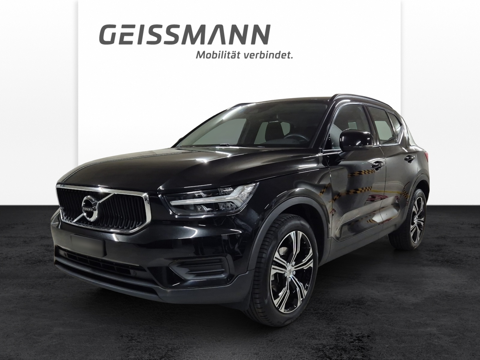 VOLVO XC40 1.5 T3 Momentum Light-image-0