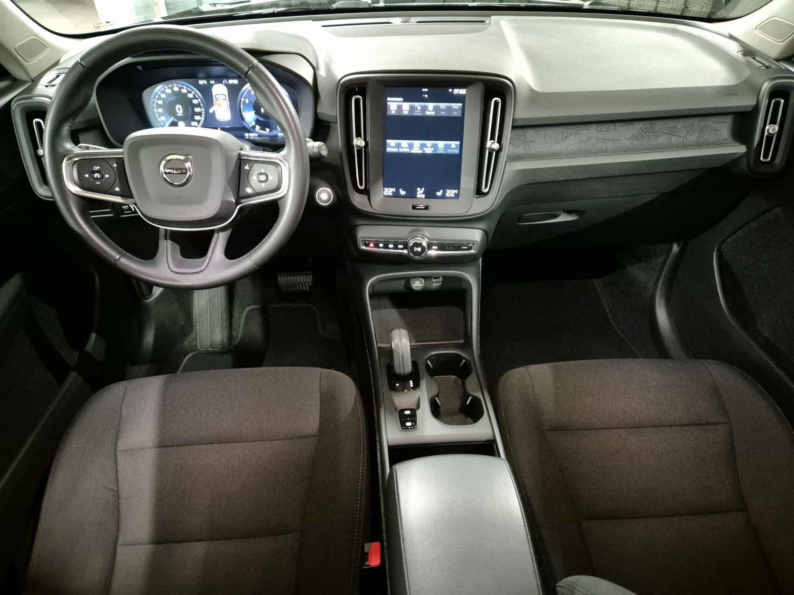 VOLVO XC40 1.5 T3 Momentum Light-image-17