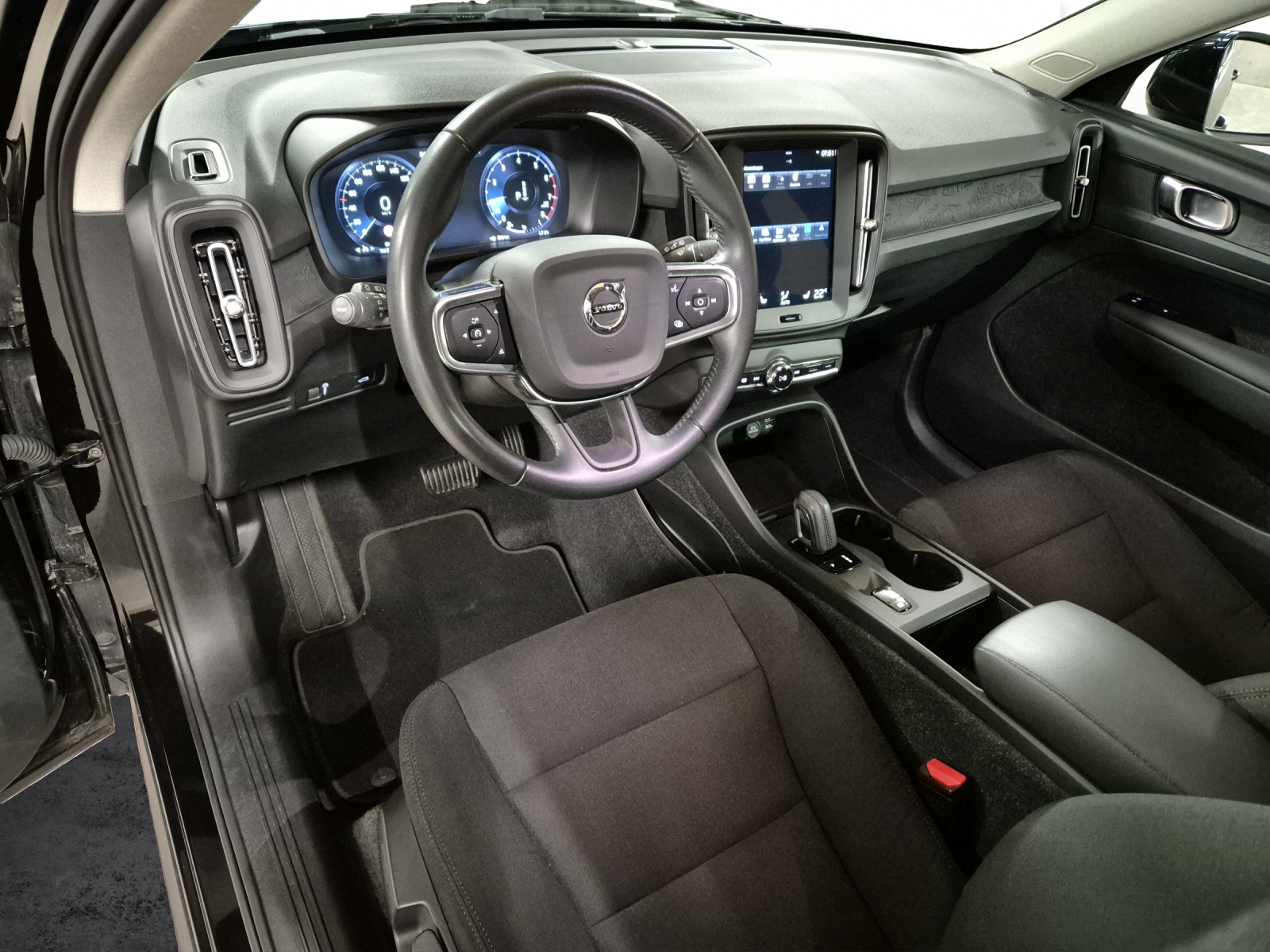 VOLVO XC40 1.5 T3 Momentum Light-image-8