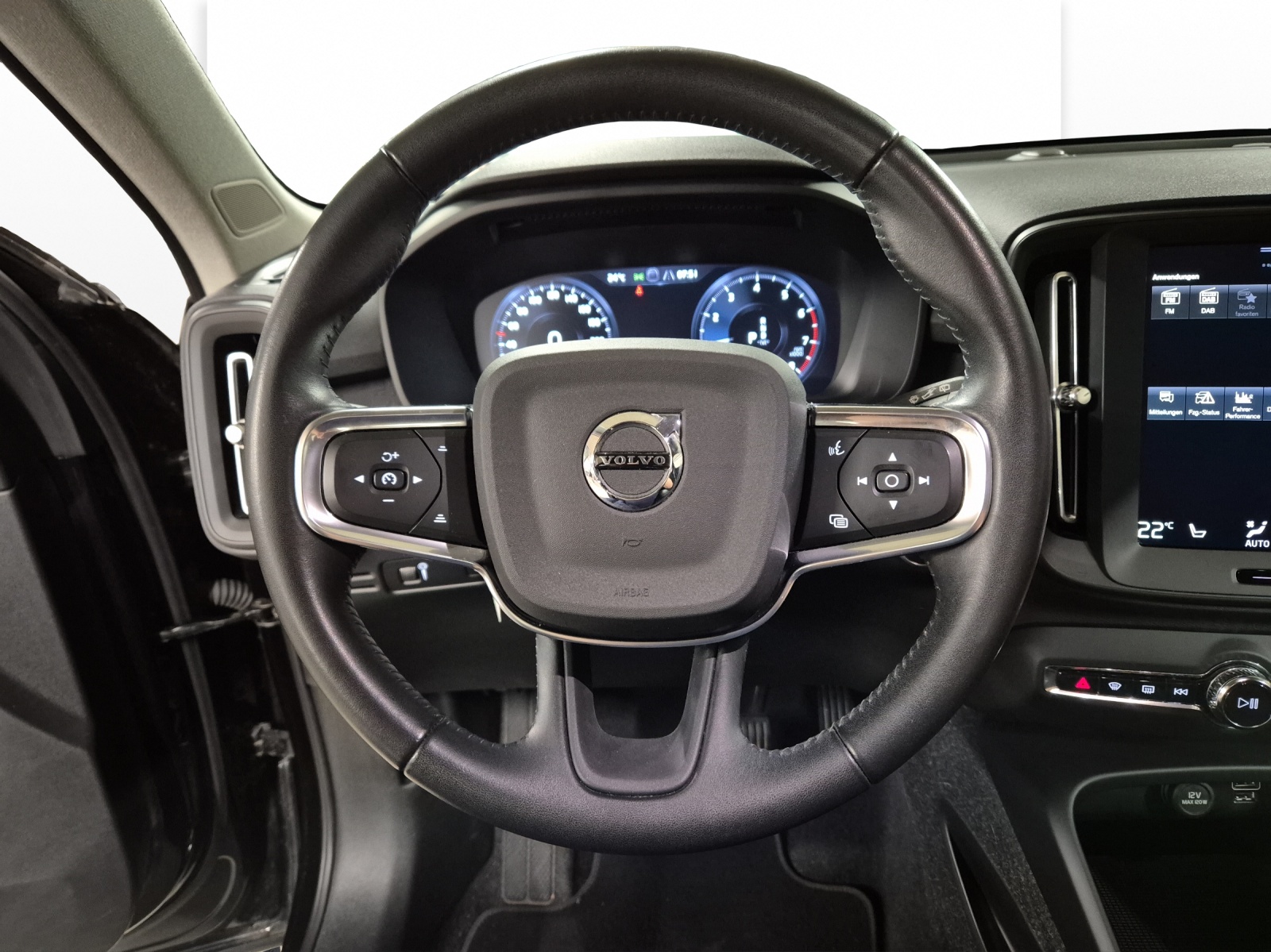VOLVO XC40 1.5 T3 Momentum Light-image-9
