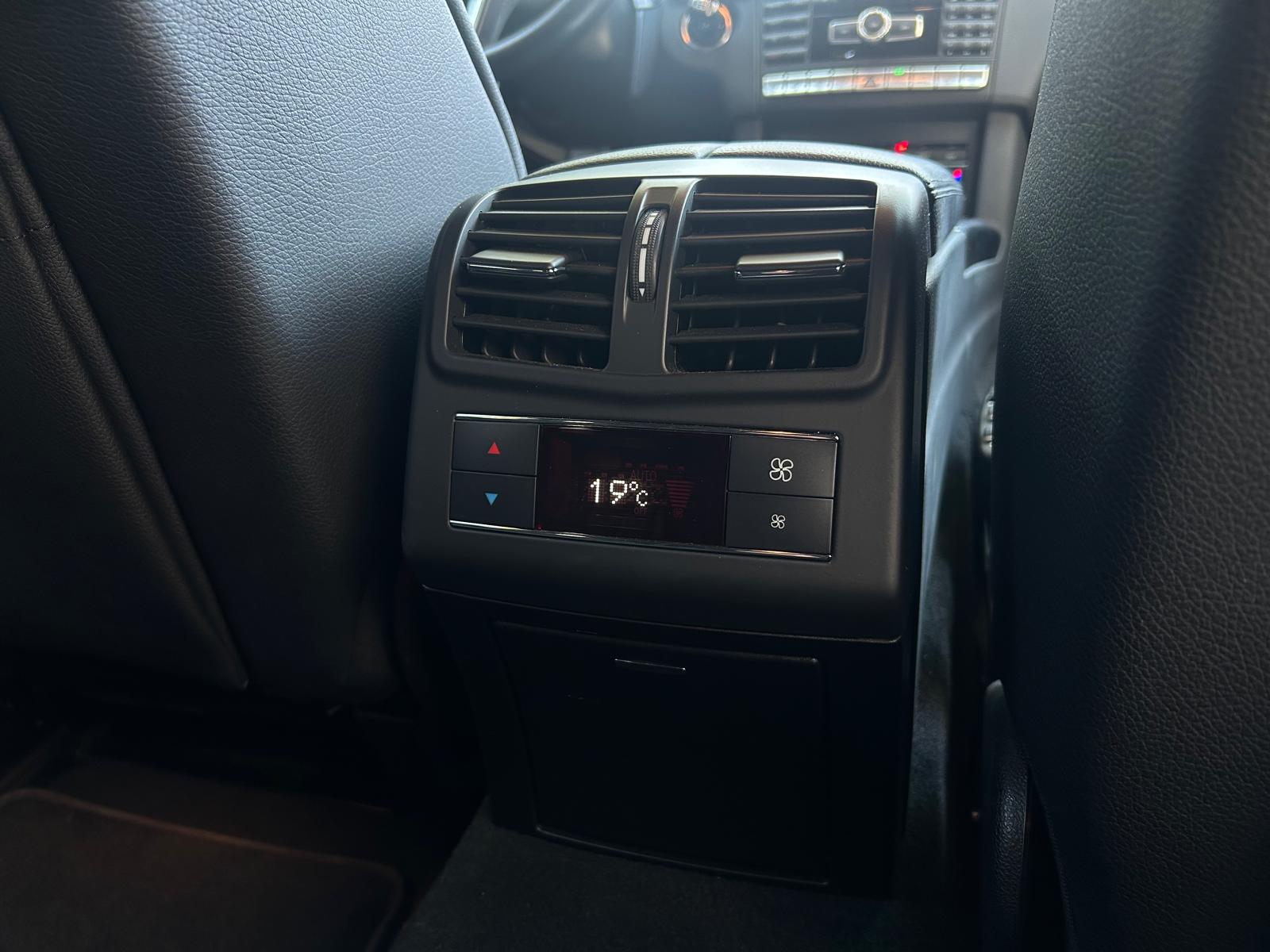 MERCEDES-BENZ E 350 BlueTEC Elégance 4Matic 7G-Tronic-image-17