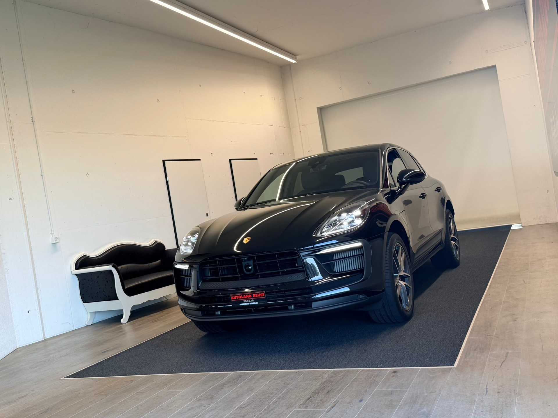 PORSCHE Macan S PDK-showroom-element-2