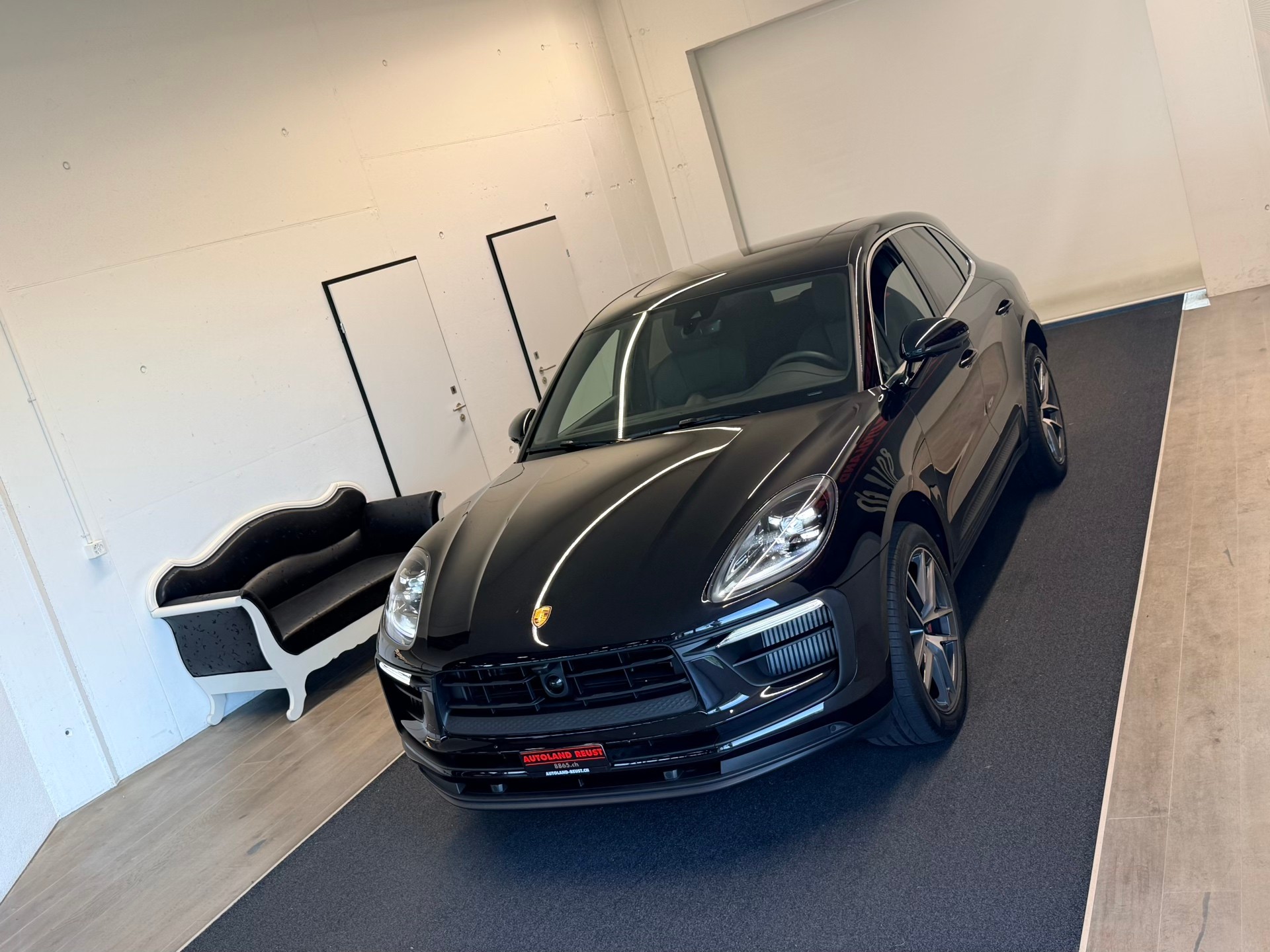 PORSCHE Macan S PDK-showroom-element-3
