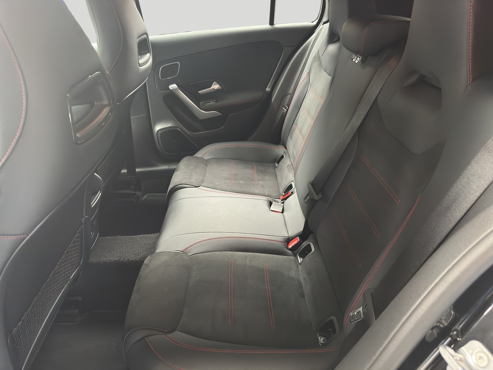 MERCEDES-BENZ A 200 d 8G-DCT AMG Line-image-7