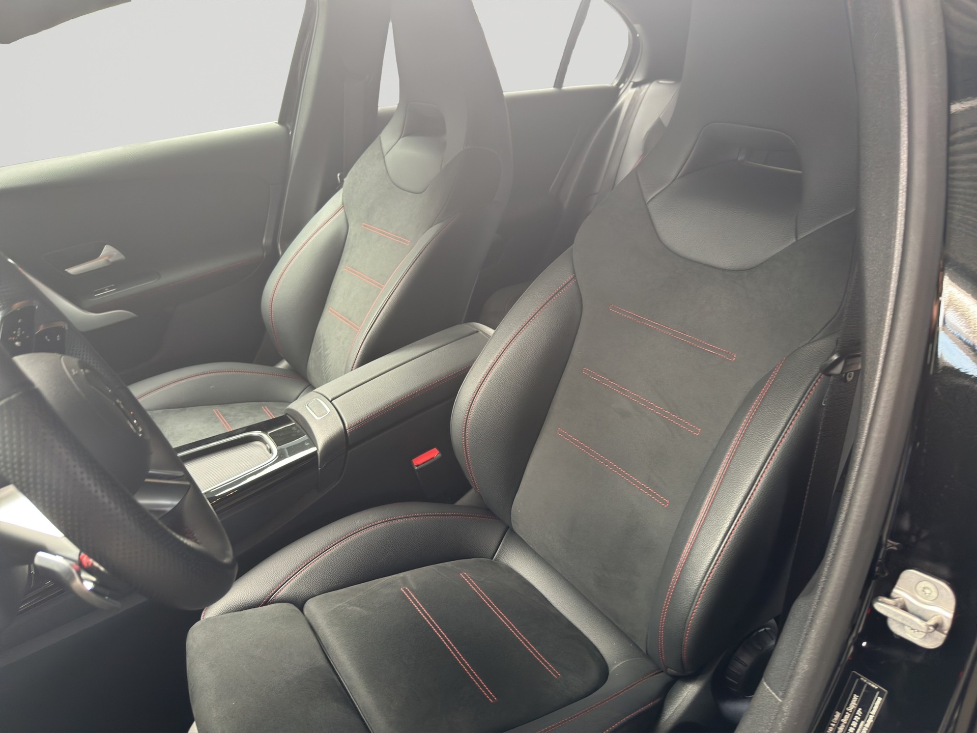 MERCEDES-BENZ A 200 d 8G-DCT AMG Line-image-5