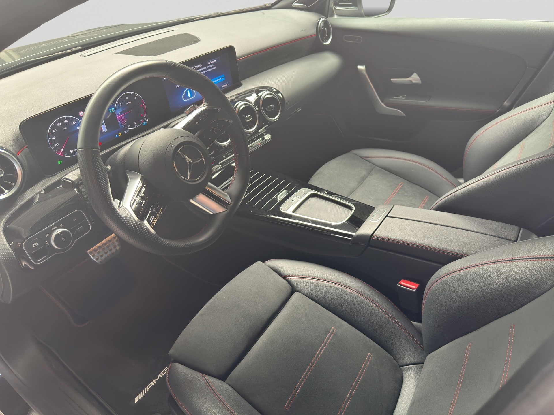 MERCEDES-BENZ A 200 d 8G-DCT AMG Line-image-6