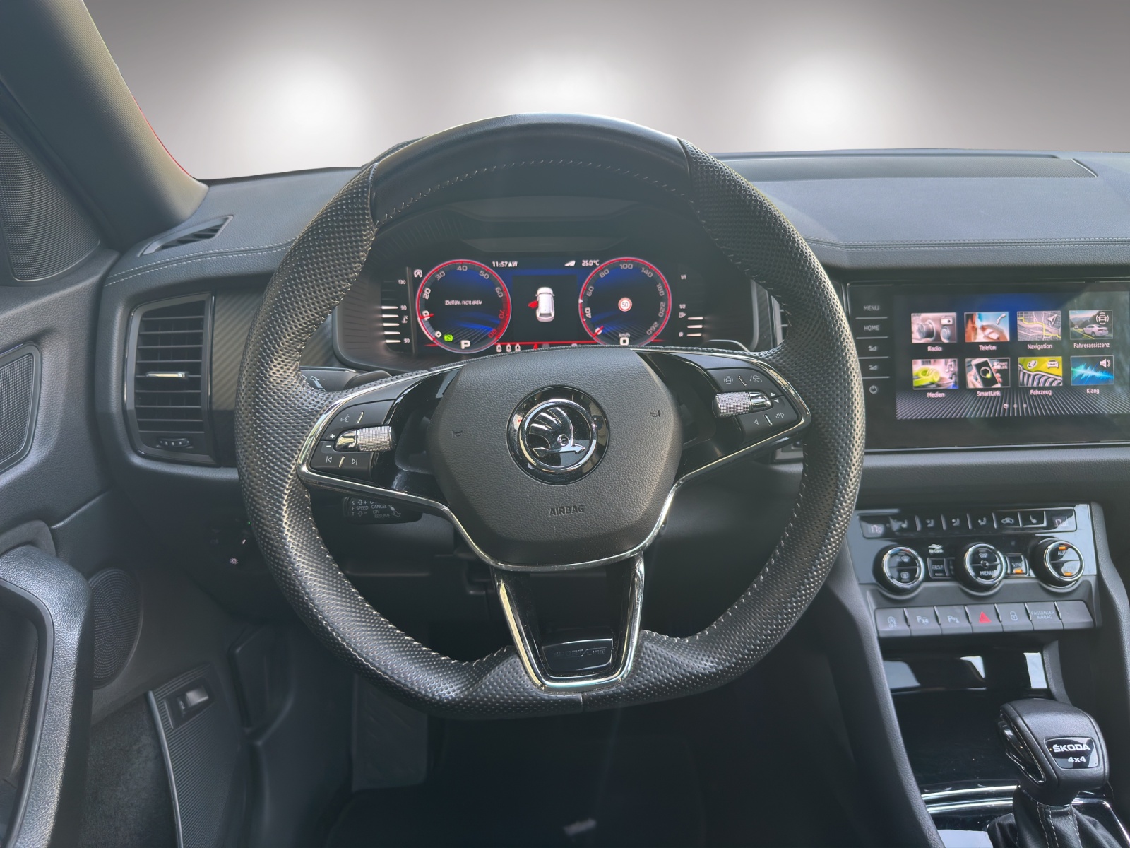 SKODA Kodiaq 2.0 TSI 4x4 SportLine-image-11