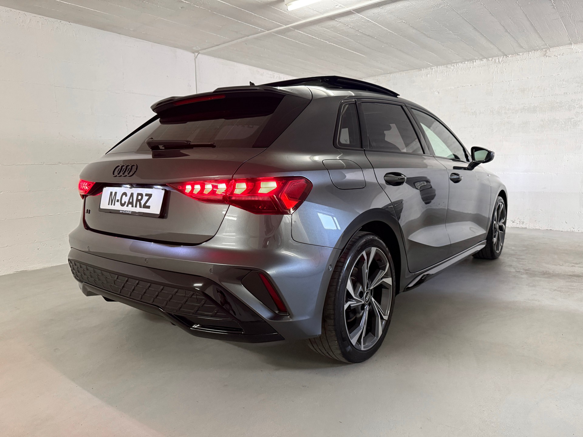 AUDI A3 Sportback TFSI 110 kW S line S tronic *Full options* *Garantie Audi 08/2027*-image-0