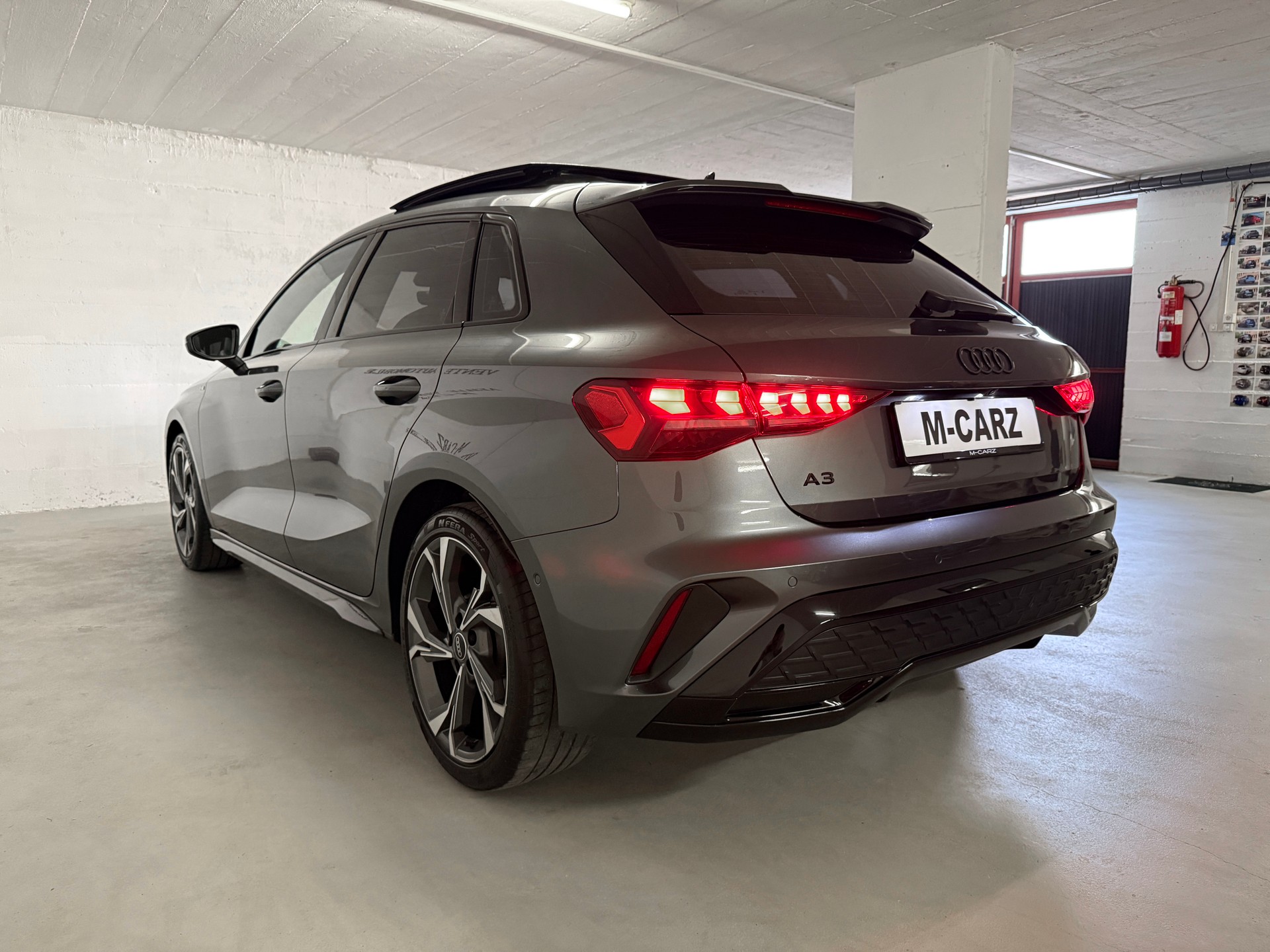 AUDI A3 Sportback TFSI 110 kW S line S tronic *Full options* *Garantie Audi 08/2027*-image-1