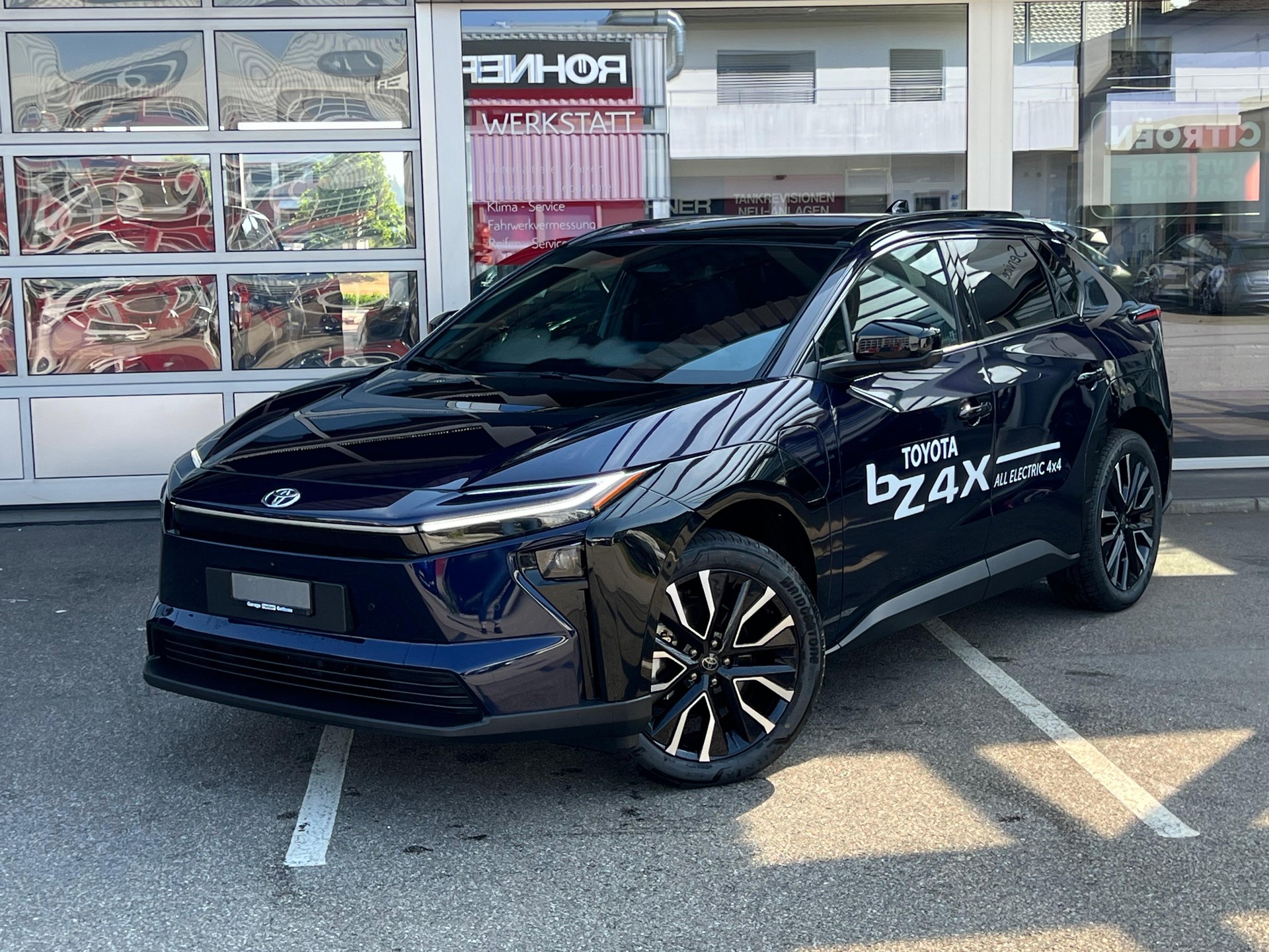TOYOTA bZ4X Premium AWD-image-2