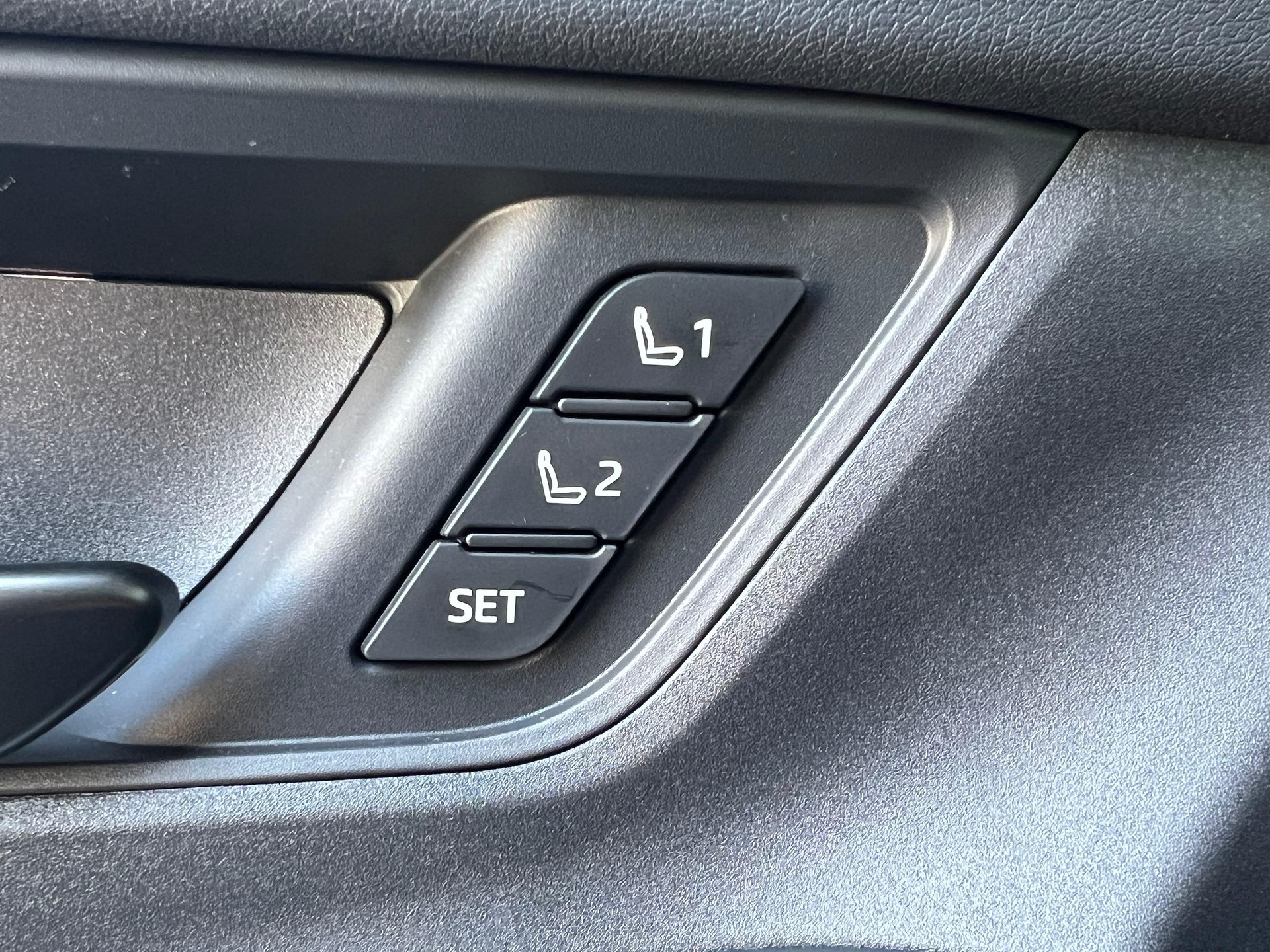 TOYOTA bZ4X Premium AWD-image-17
