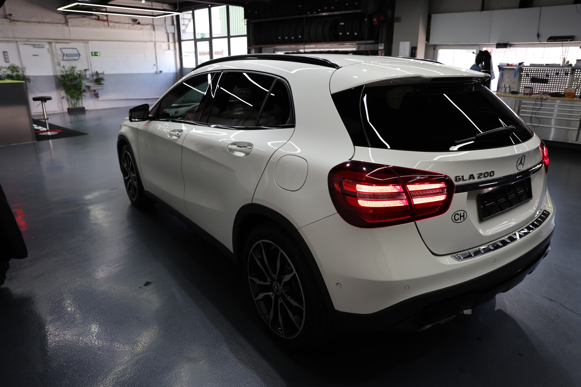 MERCEDES-BENZ GLA 200 Night Star 7G-DCT-image-14