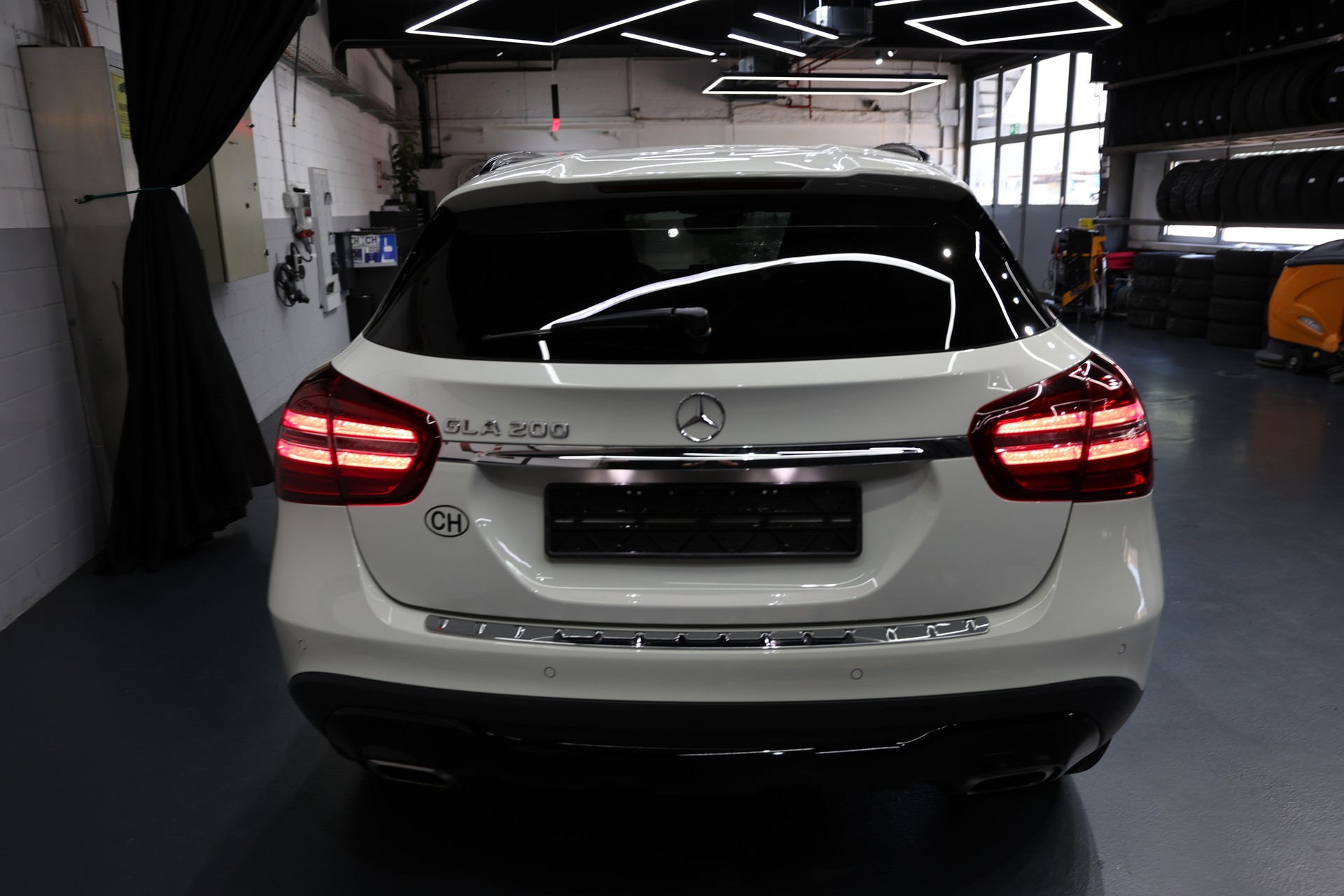 MERCEDES-BENZ GLA 200 Night Star 7G-DCT-image-9