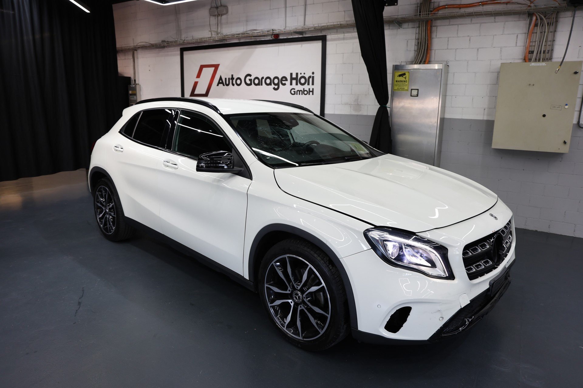 MERCEDES-BENZ GLA 200 Night Star 7G-DCT-image-4