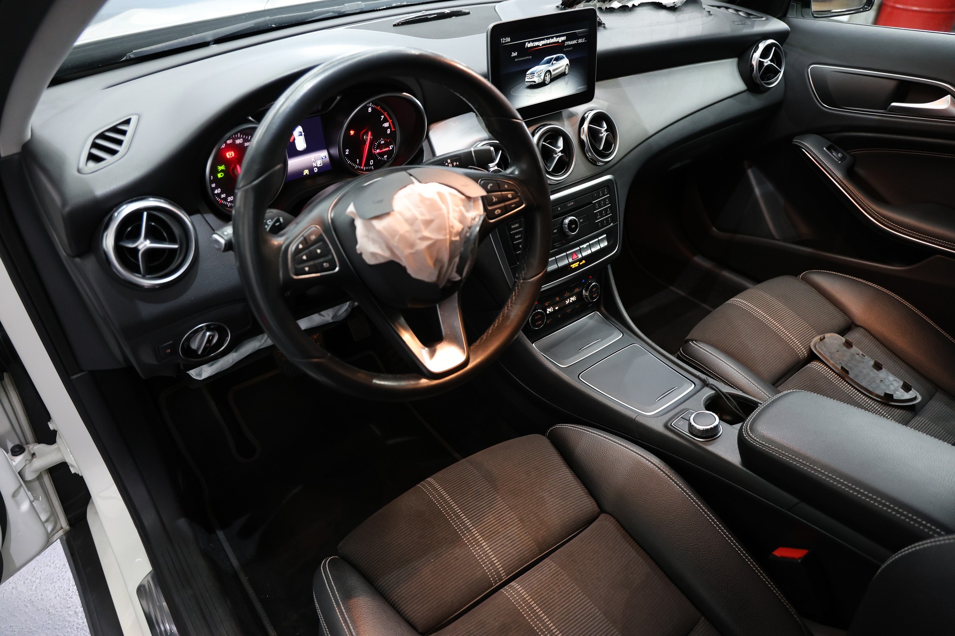 MERCEDES-BENZ GLA 200 Night Star 7G-DCT-image-12