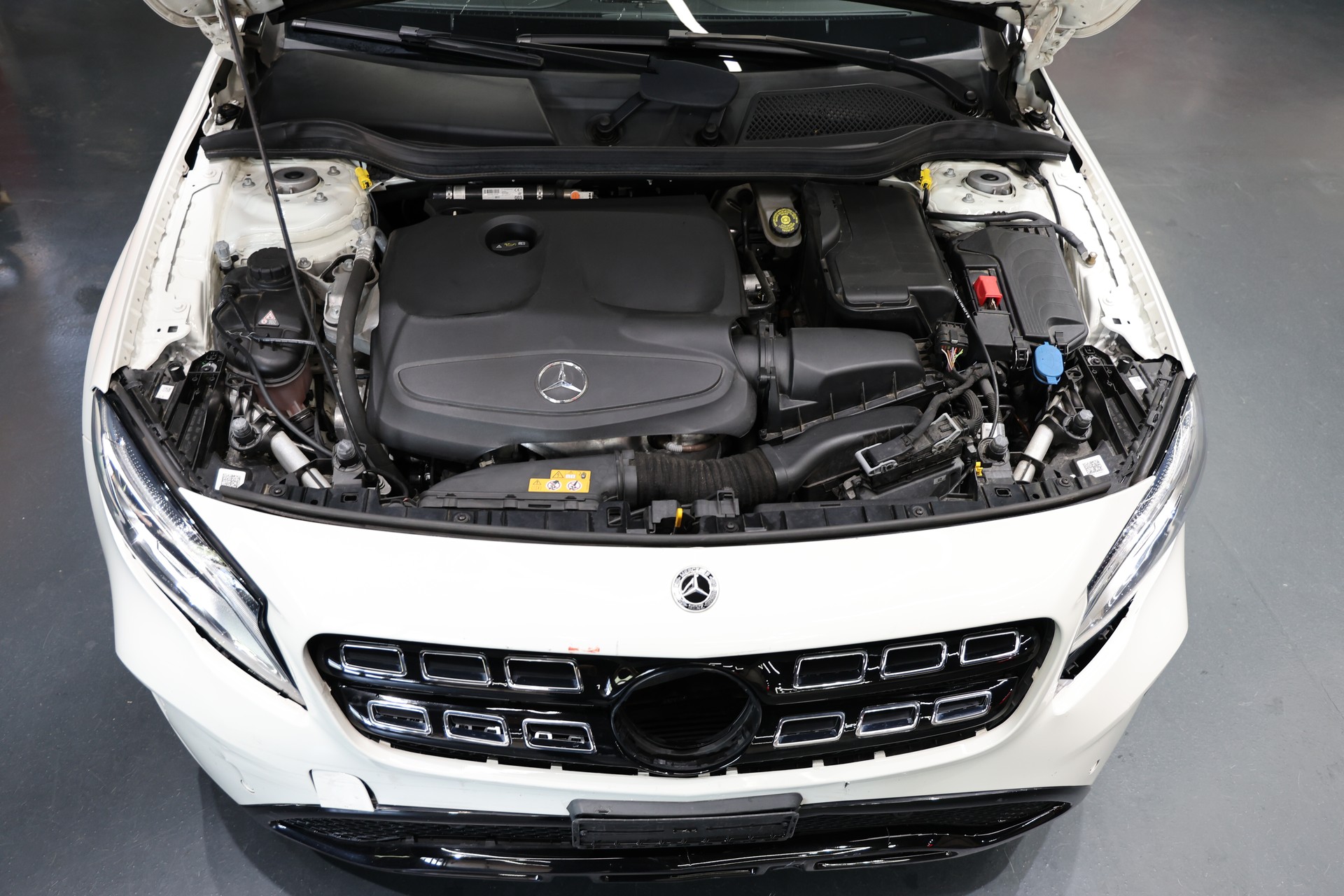 MERCEDES-BENZ GLA 200 Night Star 7G-DCT-image-1