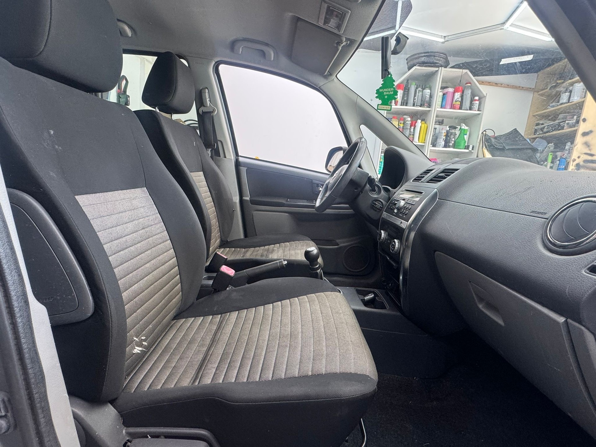 SUZUKI SX4 1.6 16V GL Top Barry 4WD-image-14