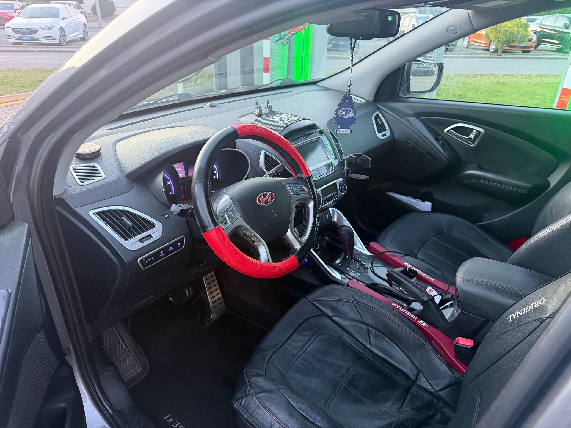 HYUNDAI iX 35 2.0 CRDi Style 4WD Automatic-image-5