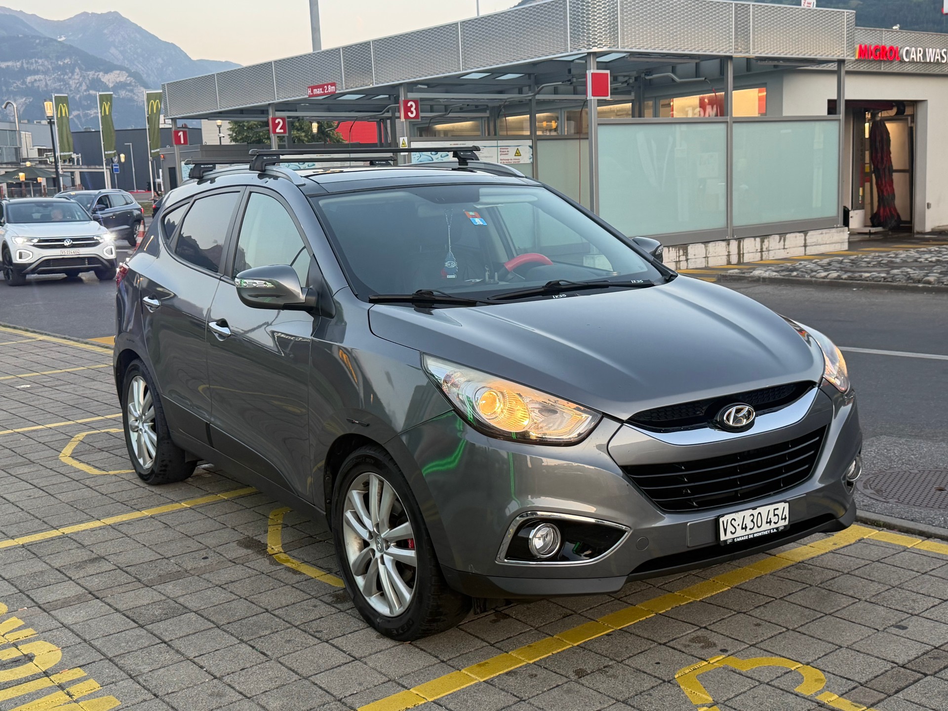 HYUNDAI iX 35 2.0 CRDi Style 4WD Automatic-image-1