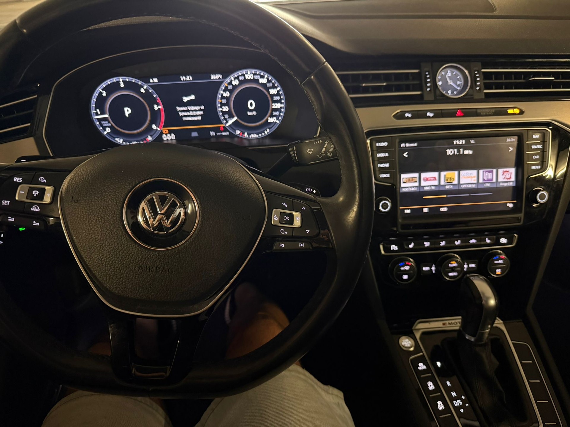 VW Passat Variant 2.0 TDI BMT Comfortline DSG 4Motion-image-8