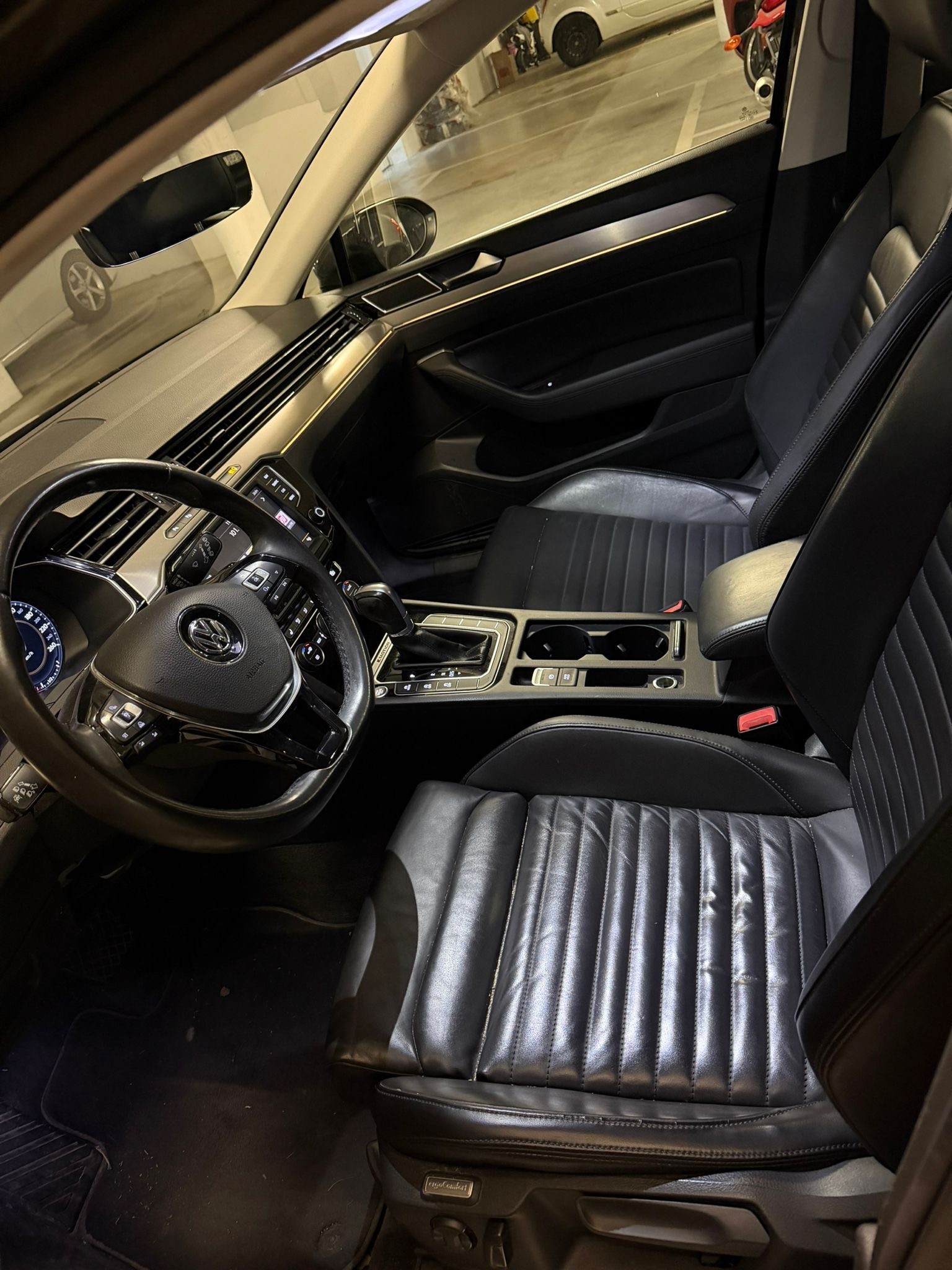 VW Passat Variant 2.0 TDI BMT Comfortline DSG 4Motion-image-9