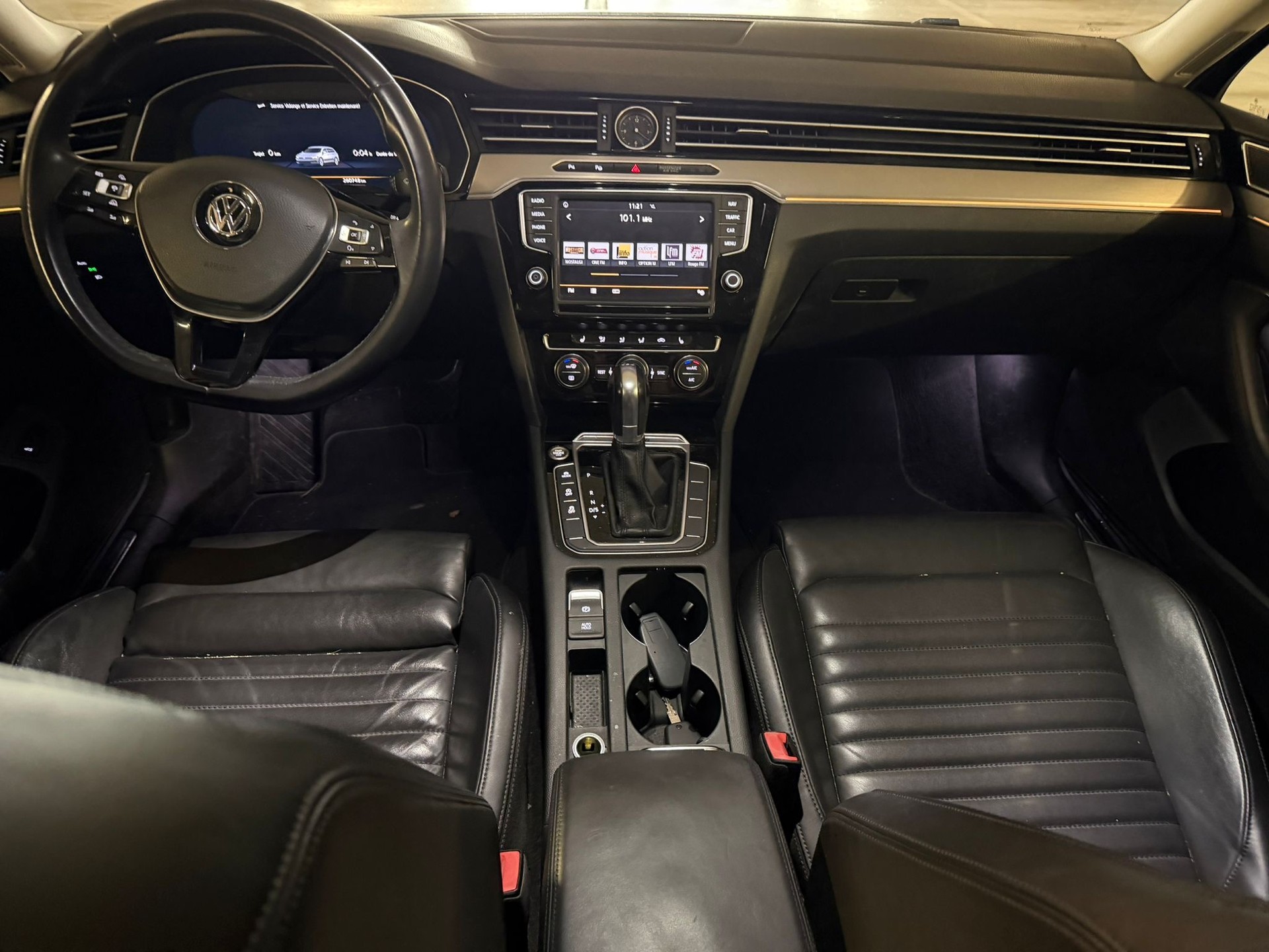 VW Passat Variant 2.0 TDI BMT Comfortline DSG 4Motion-image-11