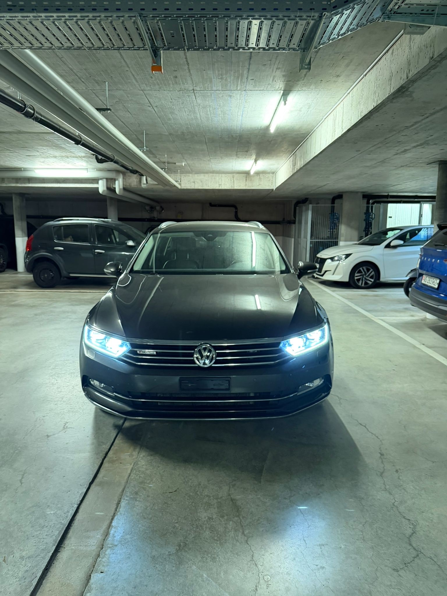 VW Passat Variant 2.0 TDI BMT Comfortline DSG 4Motion-image-12