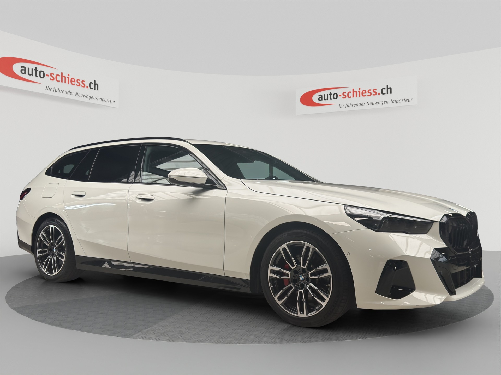 BMW 520d xDrive 48V Touring M Sport Pro Steptronic-image-0