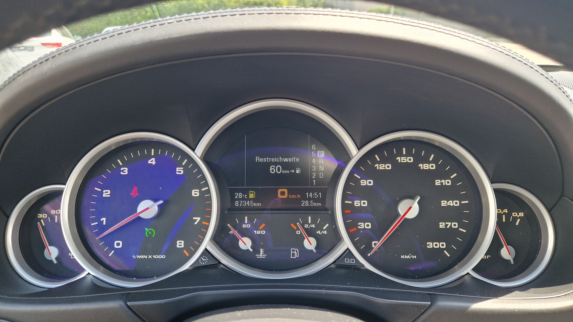 PORSCHE Cayenne Turbo-image-10