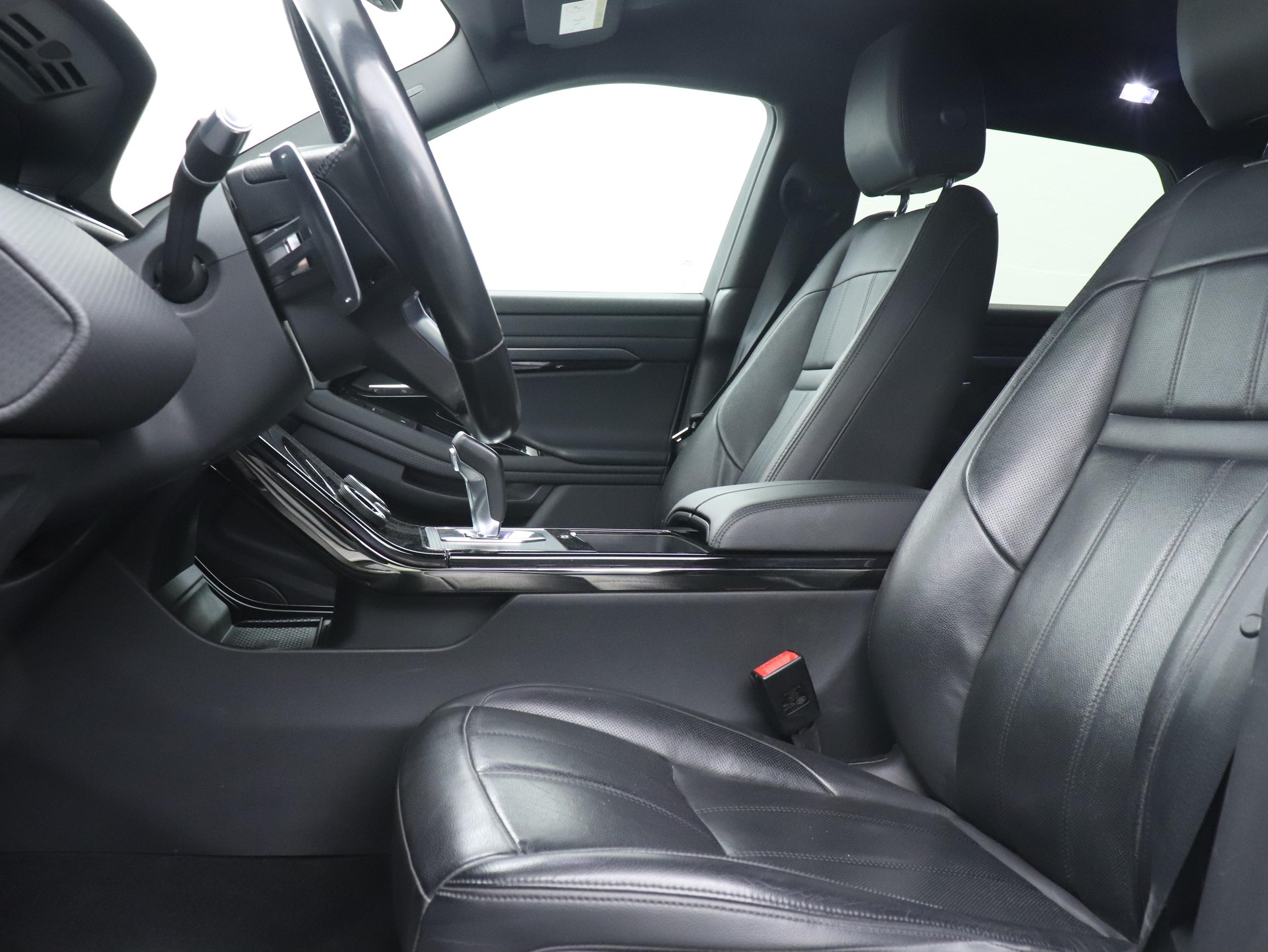 LAND ROVER Range Rover Evoque 1.5 T 300e R-Dynamic S-showroom-element-3