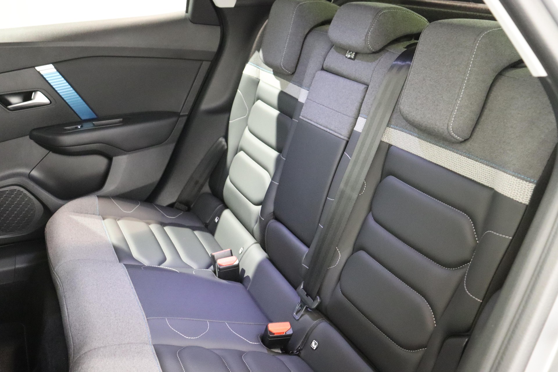 CITROEN e-C4 Shine-image-5