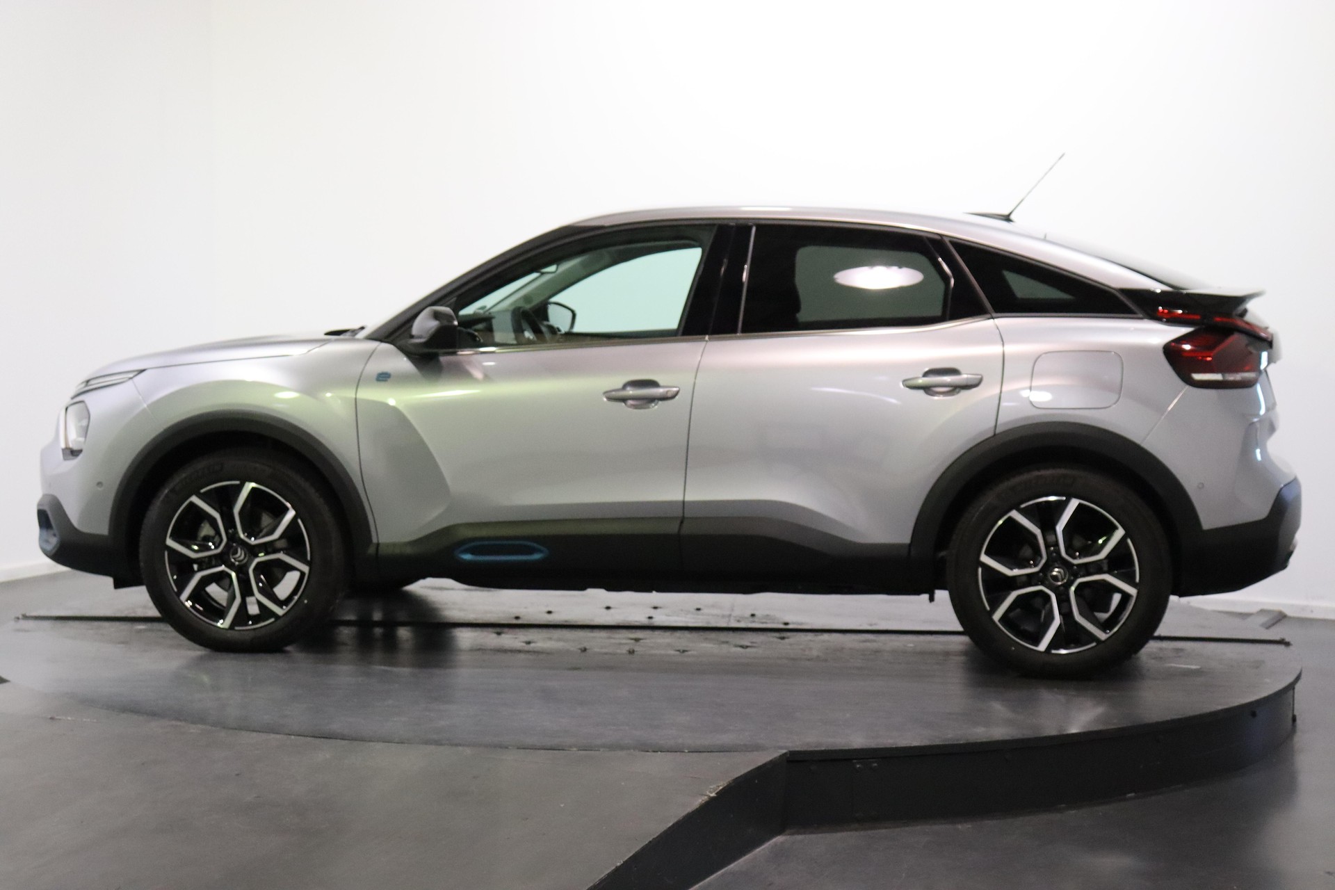 CITROEN e-C4 Shine-showroom-element-1