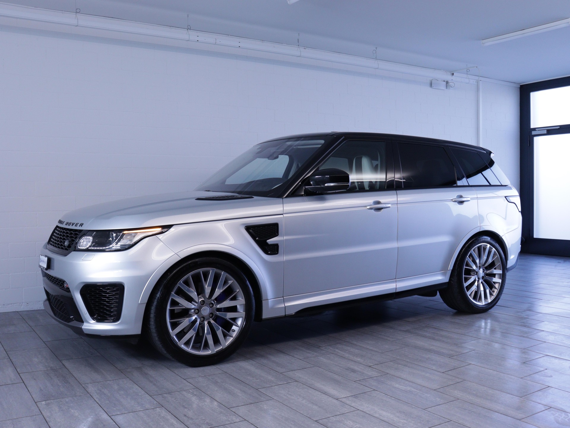 LAND ROVER Range Rover Sport 5.0 V8 SC SVR-image-1
